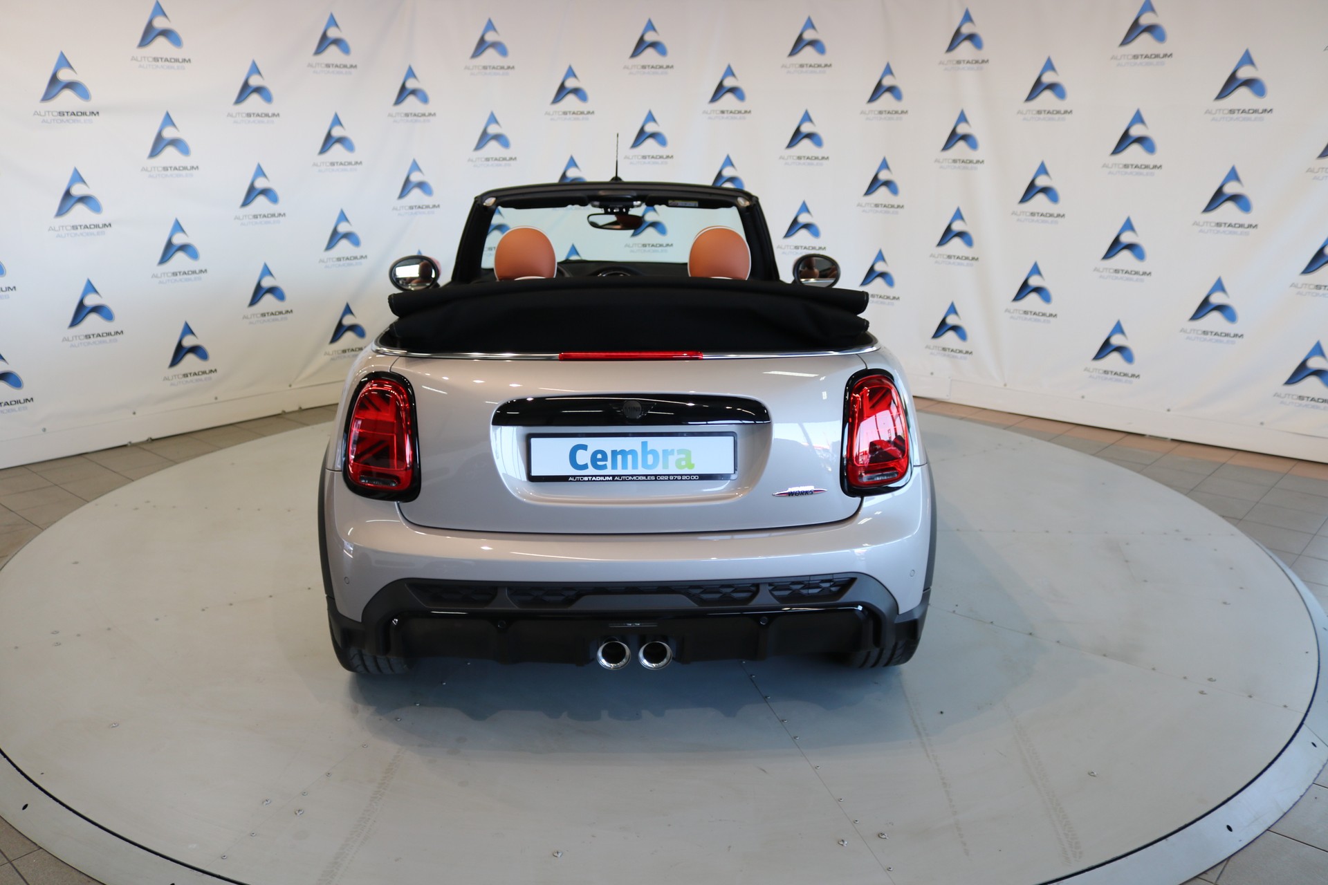 MINI Cooper John Cooper Works Cabriolet Steptronic-image-23