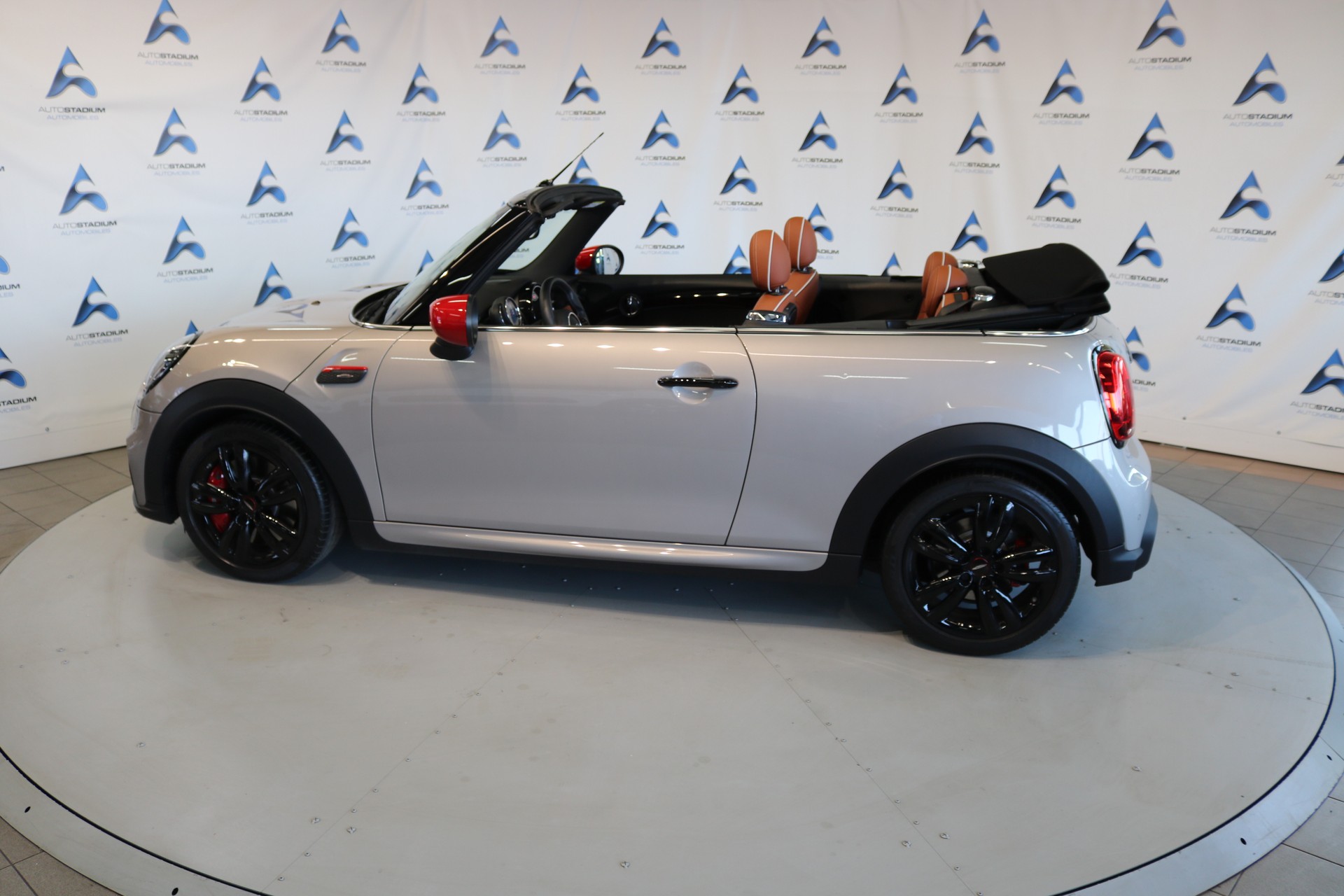 MINI Cooper John Cooper Works Cabriolet Steptronic-image-18