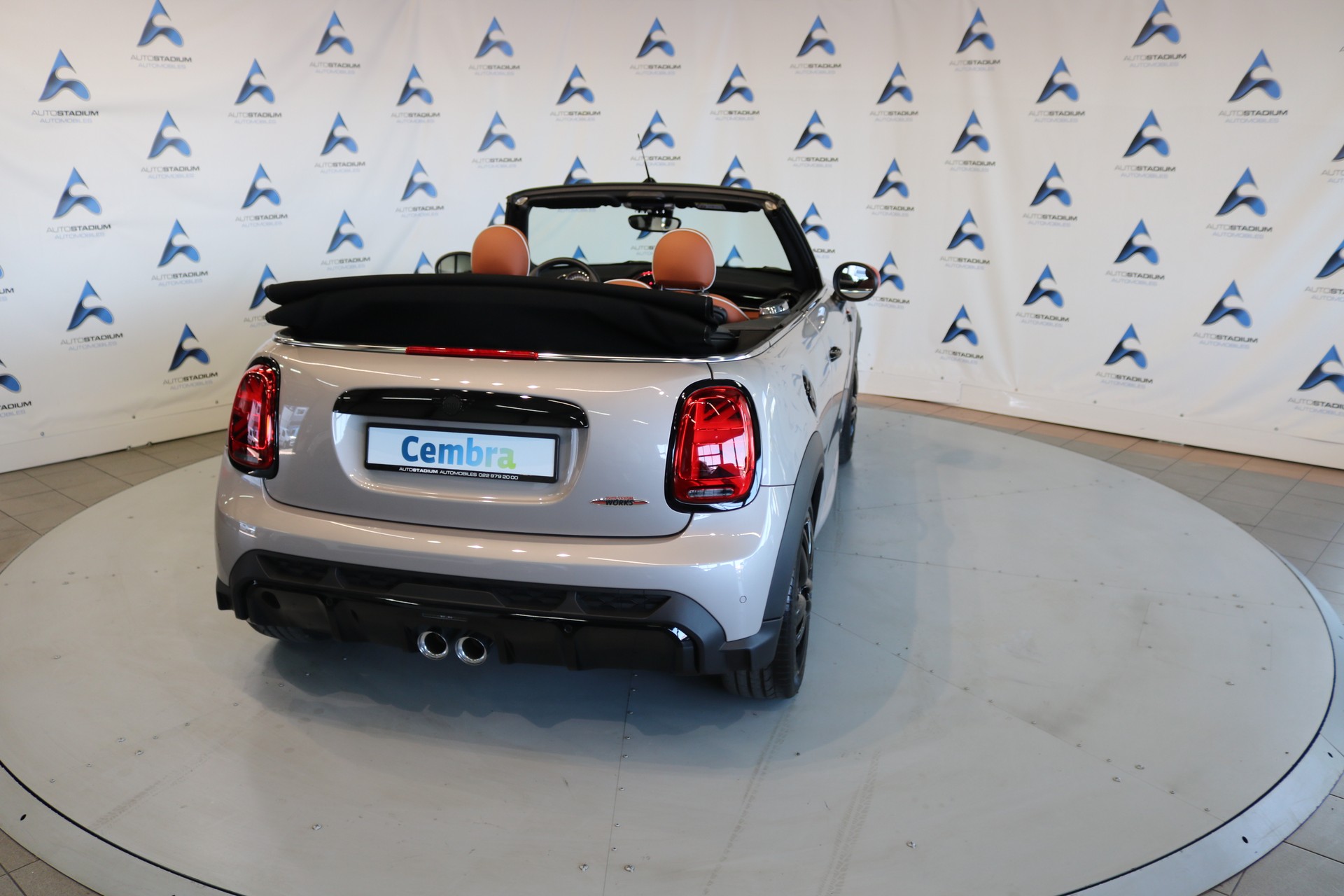 MINI Cooper John Cooper Works Cabriolet Steptronic-image-24