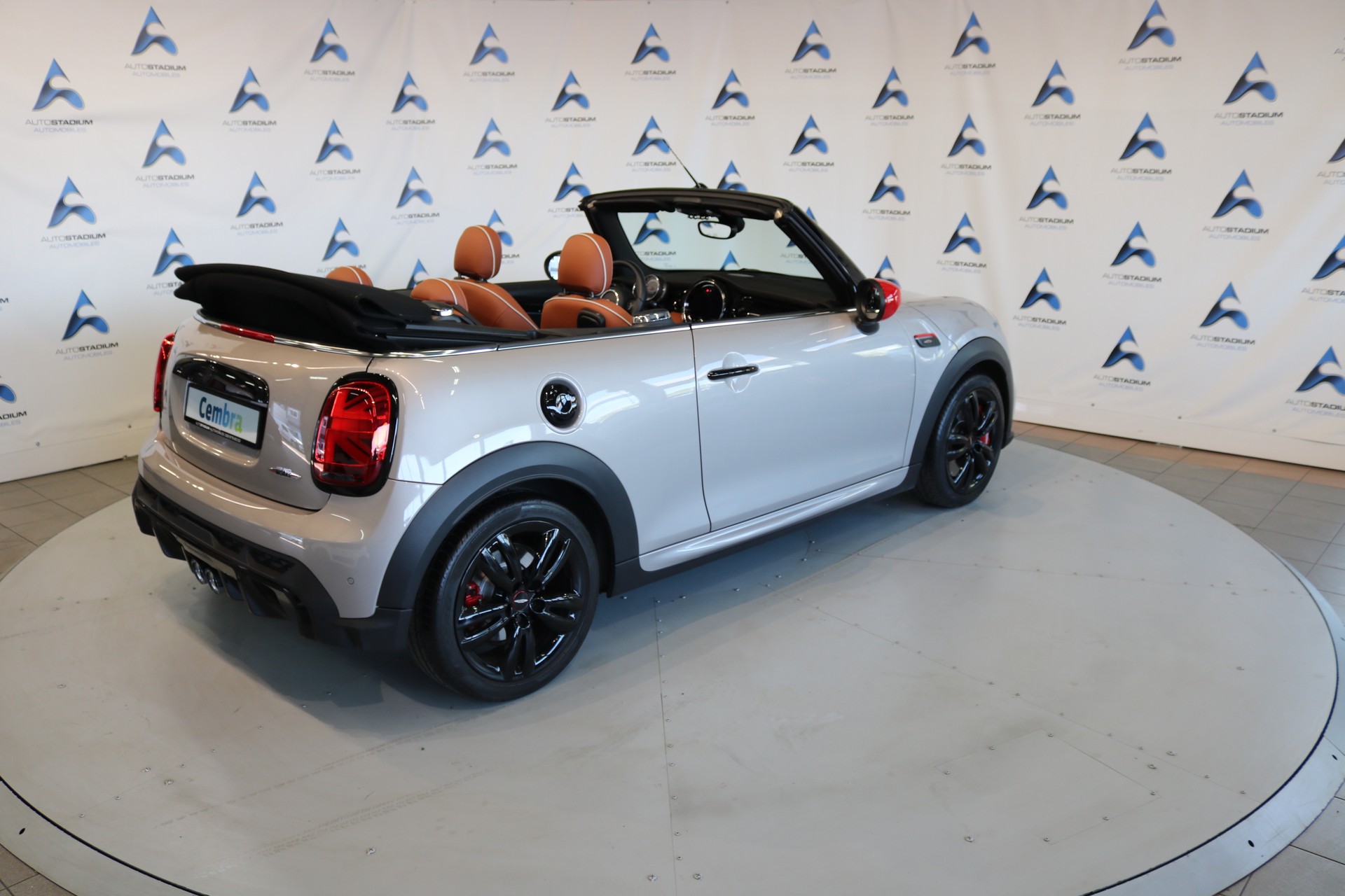 MINI Cooper John Cooper Works Cabriolet Steptronic-image-27