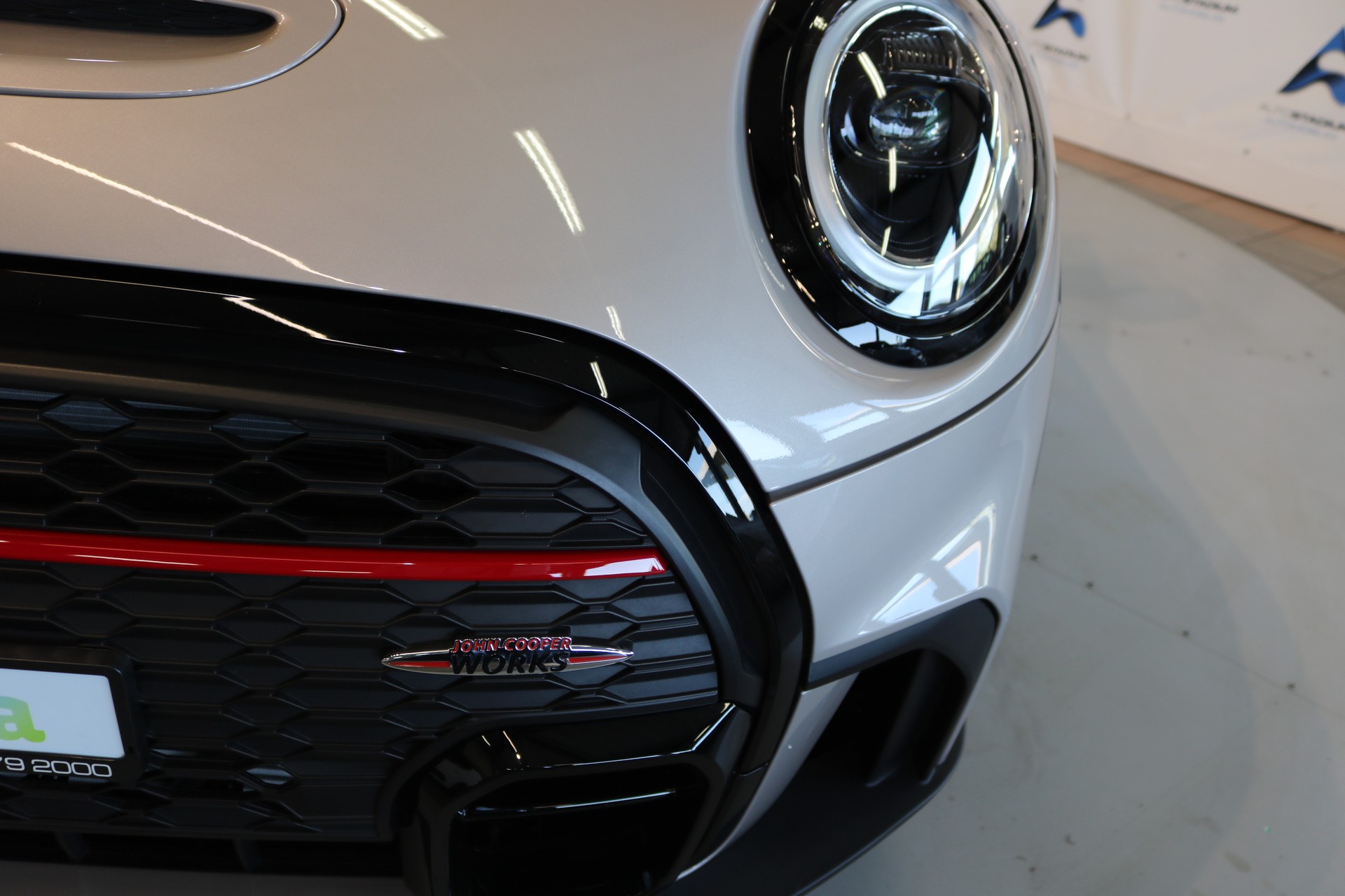 MINI Cooper John Cooper Works Cabriolet Steptronic-image-34