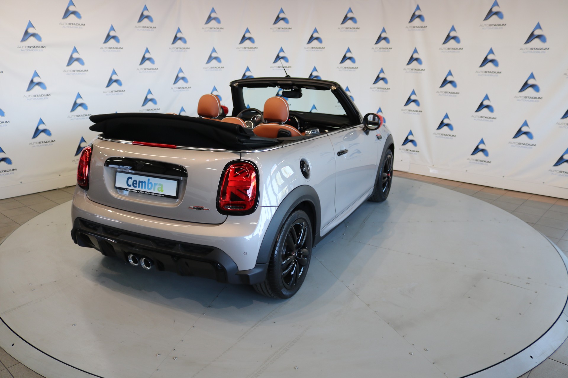 MINI Cooper John Cooper Works Cabriolet Steptronic-image-25