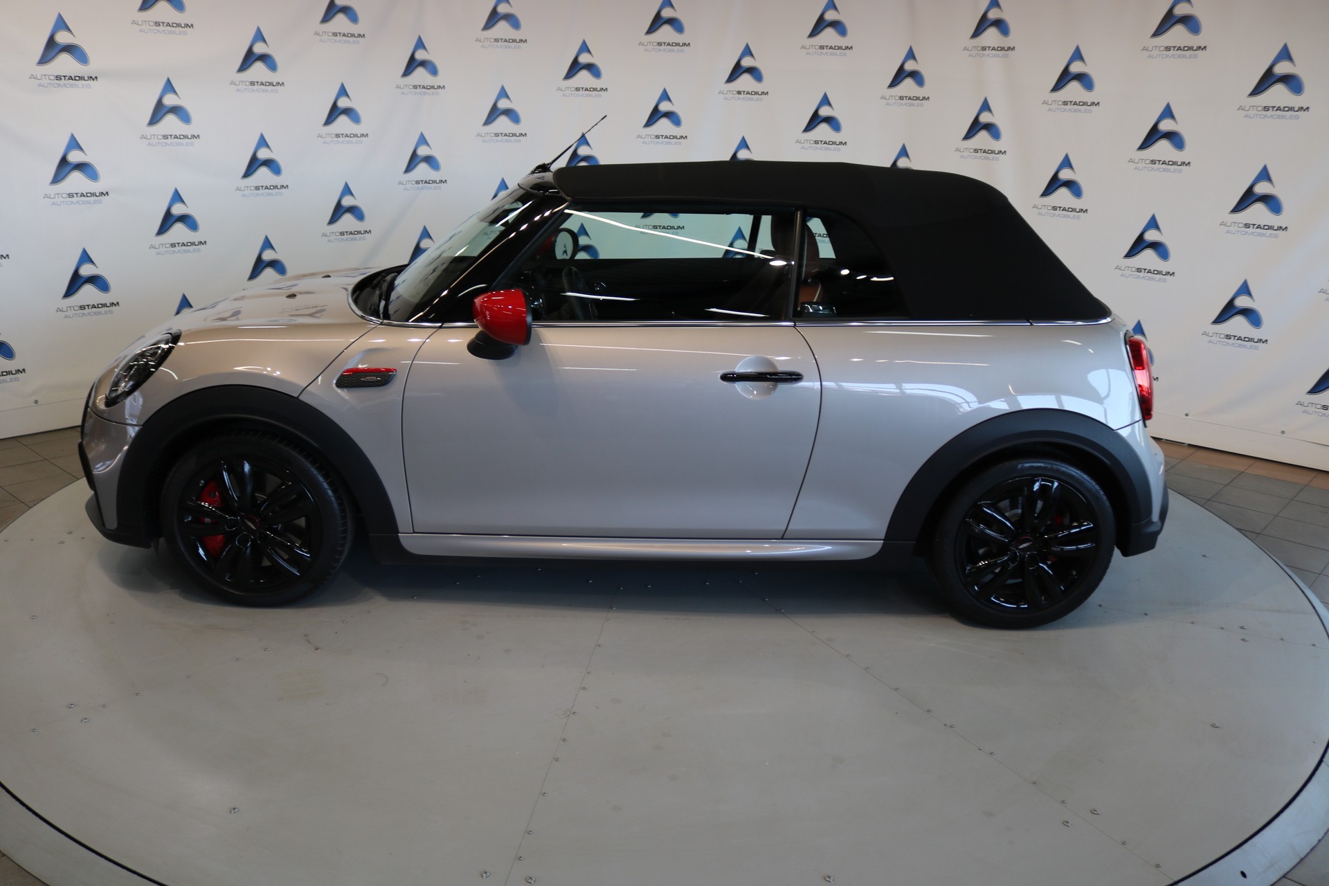 MINI Cooper John Cooper Works Cabriolet Steptronic-image-51
