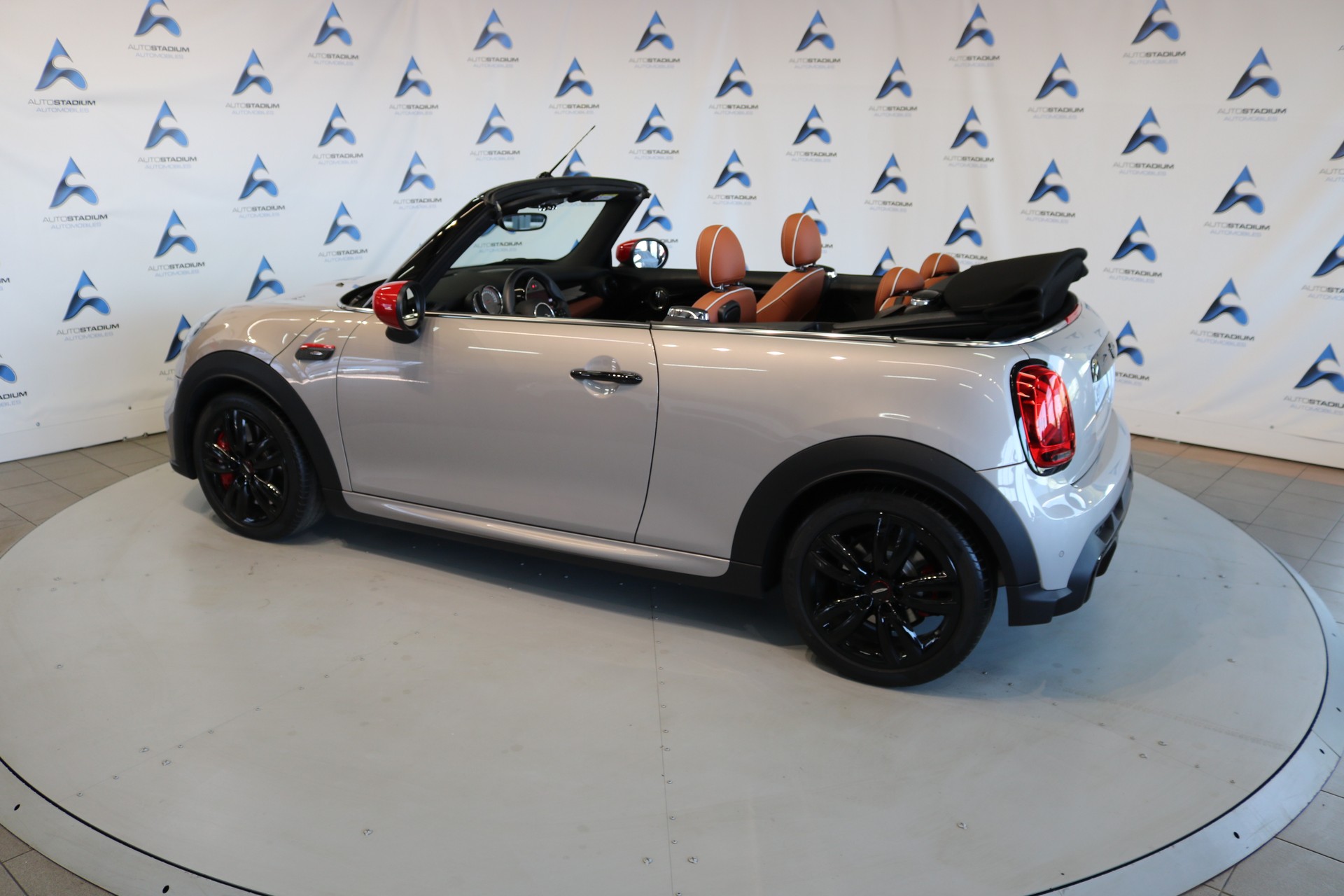 MINI Cooper John Cooper Works Cabriolet Steptronic-image-19