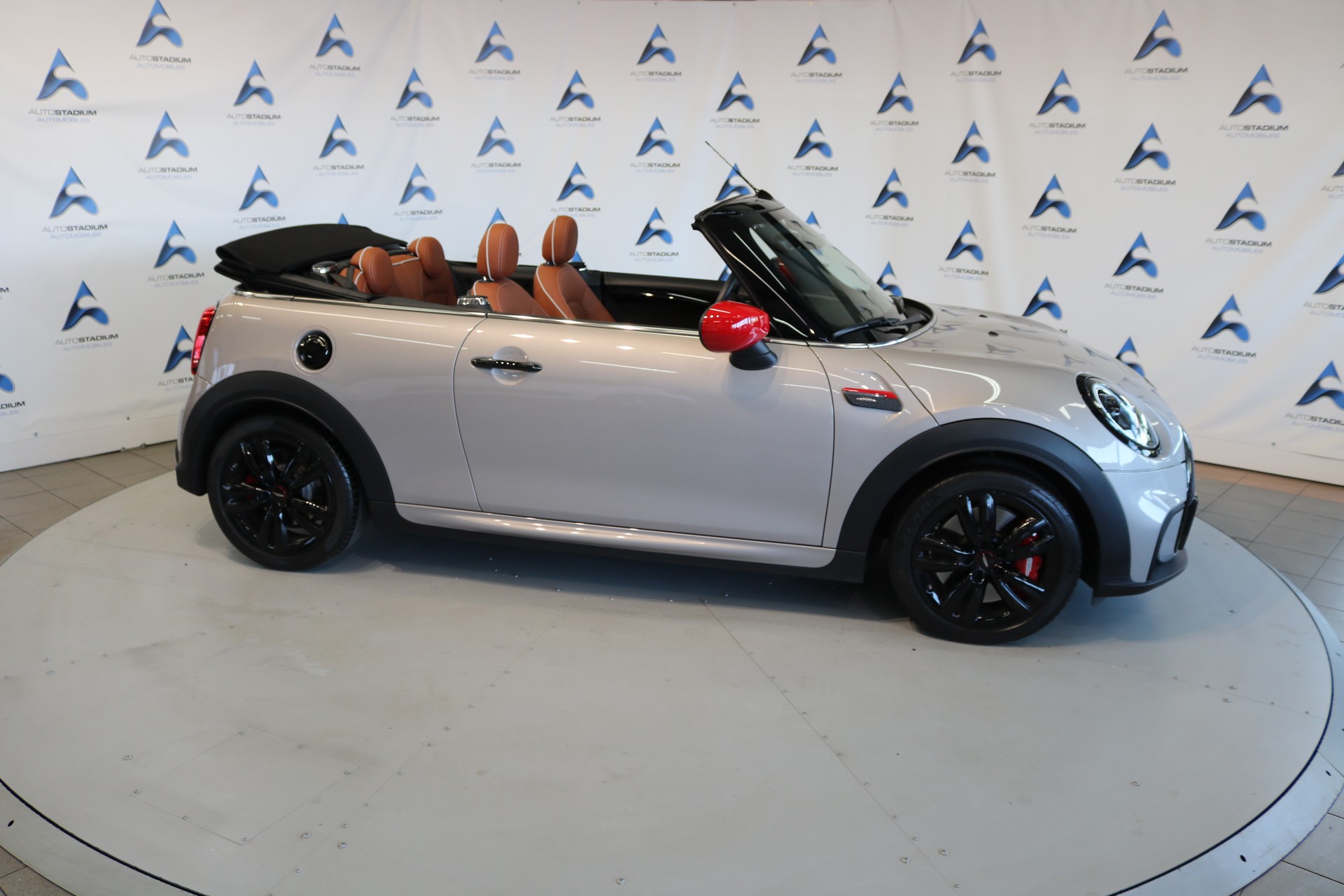 MINI Cooper John Cooper Works Cabriolet Steptronic-image-30