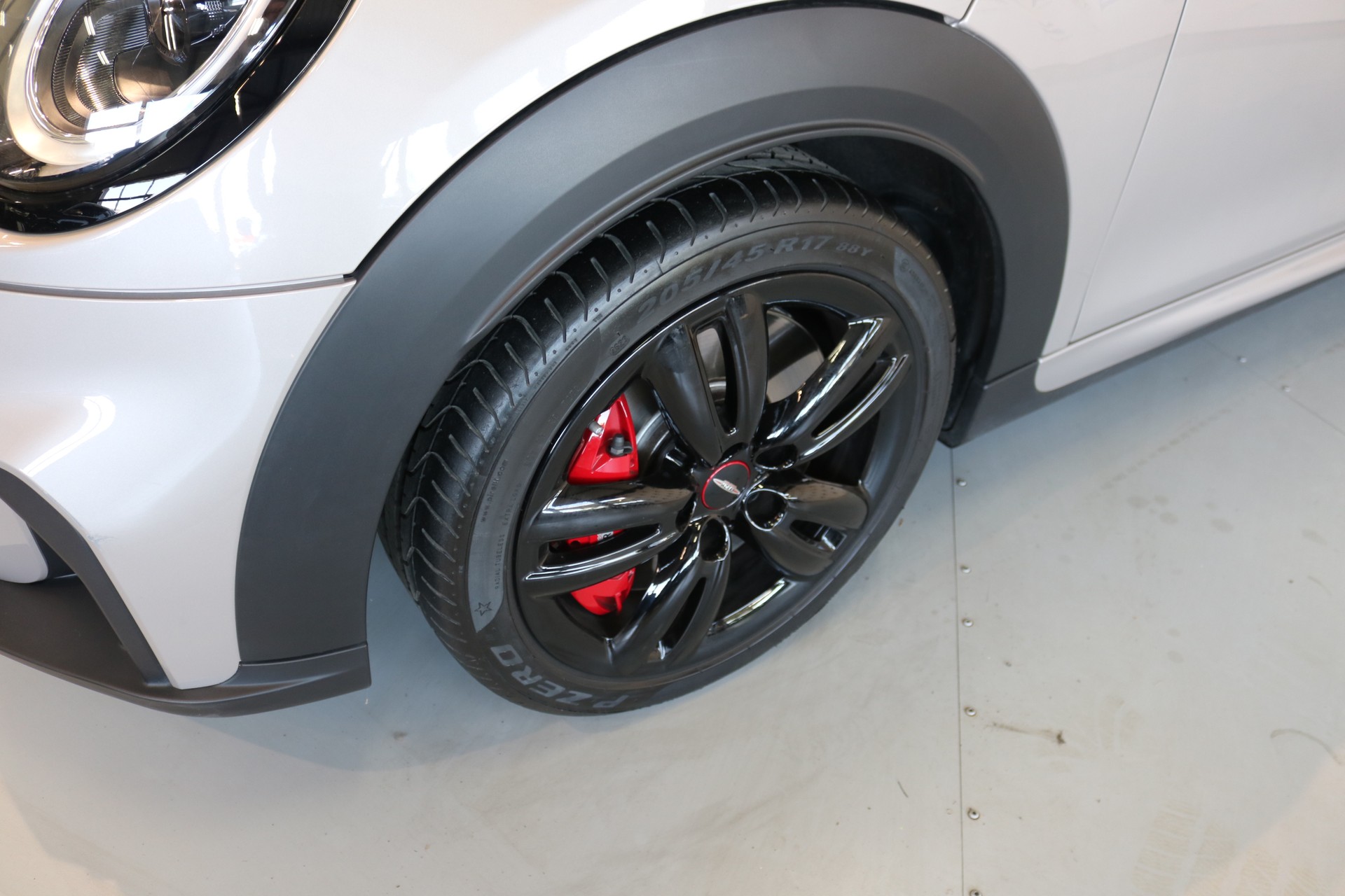 MINI Cooper John Cooper Works Cabriolet Steptronic-image-35