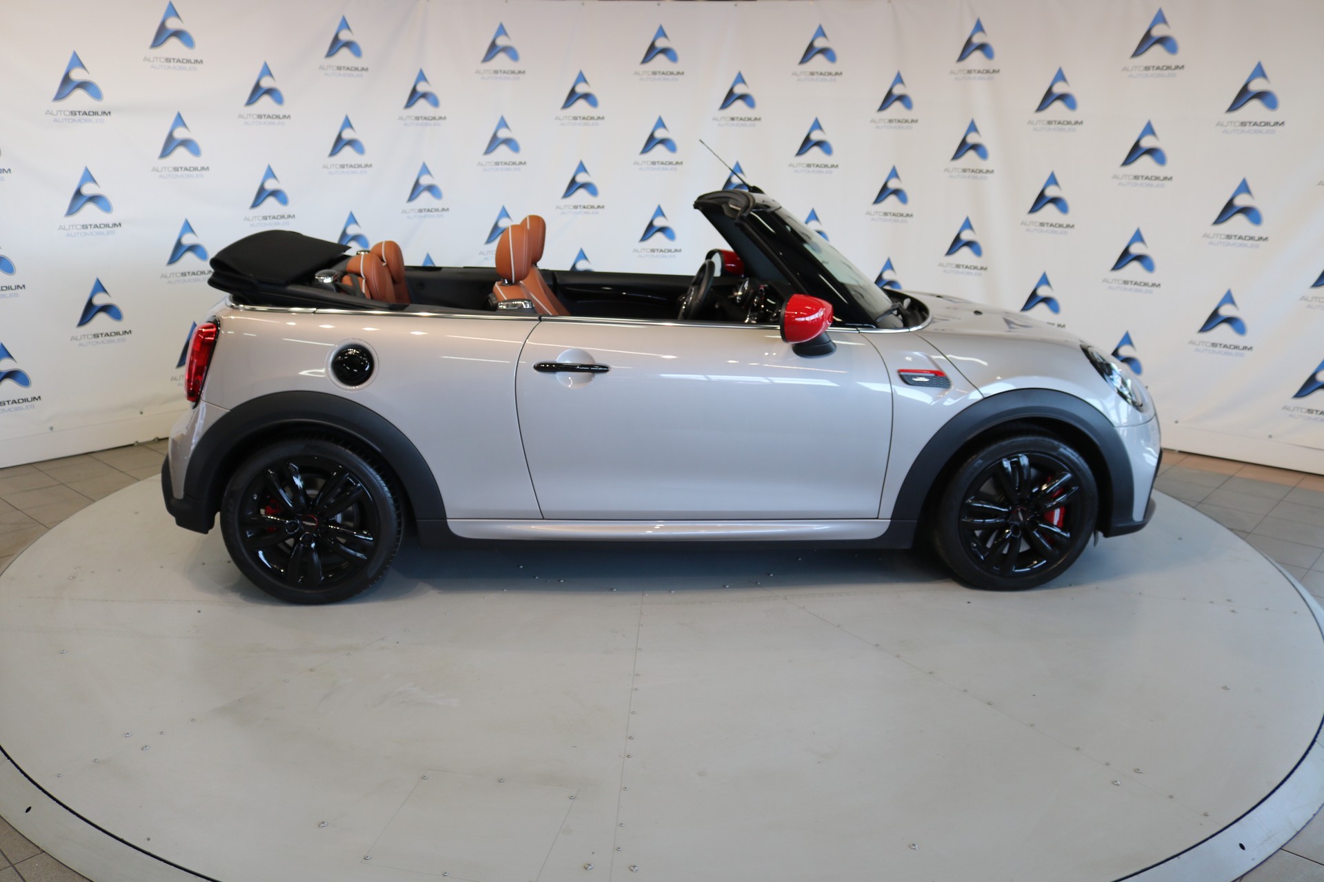 MINI Cooper John Cooper Works Cabriolet Steptronic-image-29