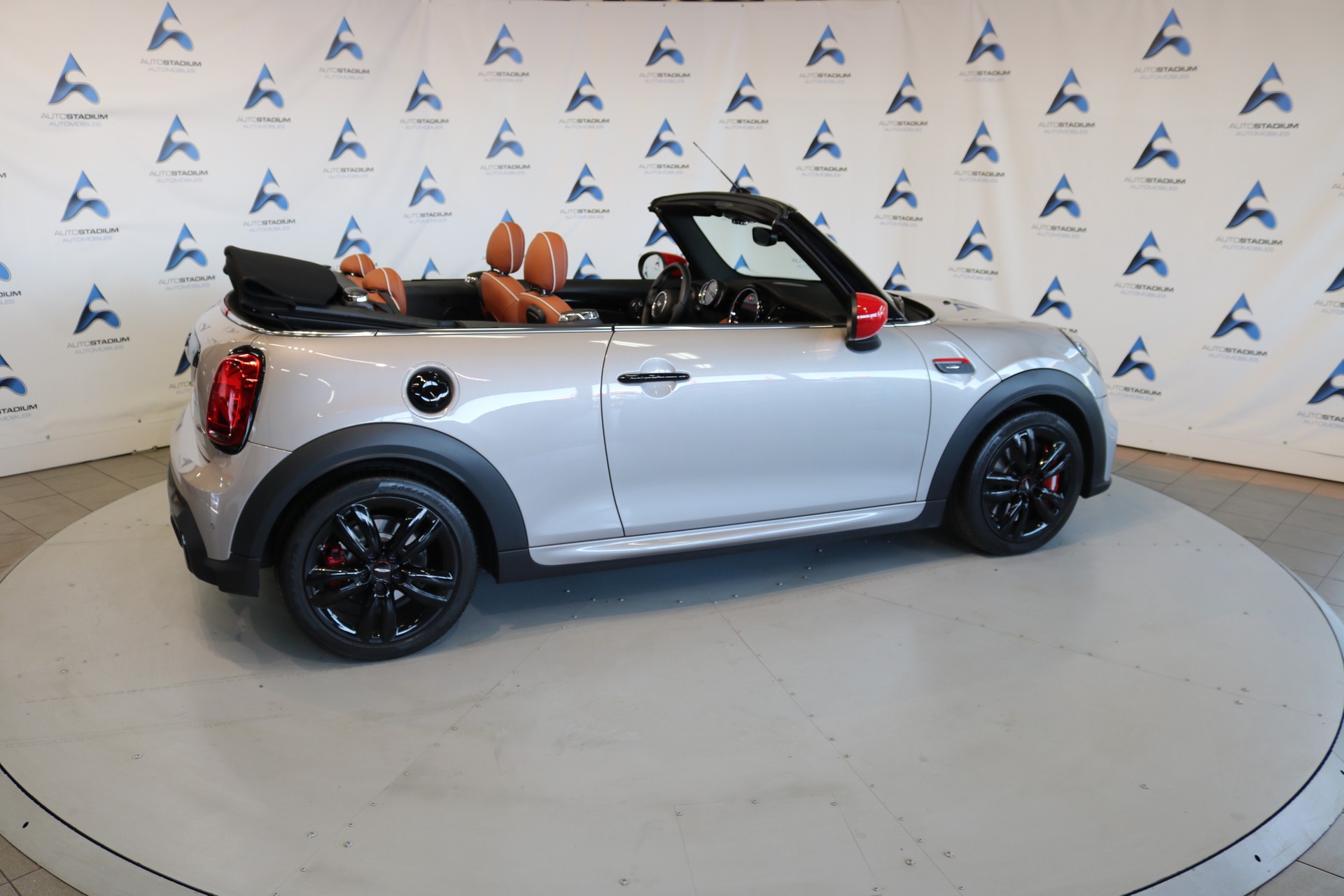 MINI Cooper John Cooper Works Cabriolet Steptronic-image-28