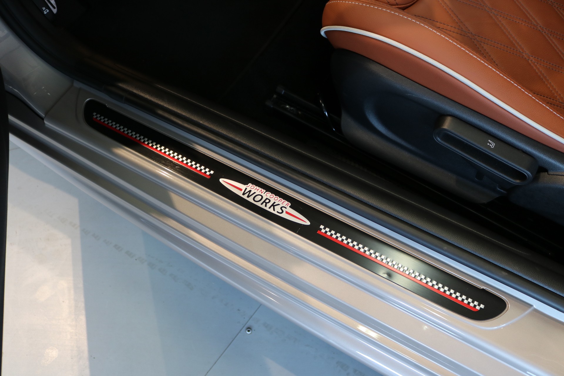 MINI Cooper John Cooper Works Cabriolet Steptronic-image-40