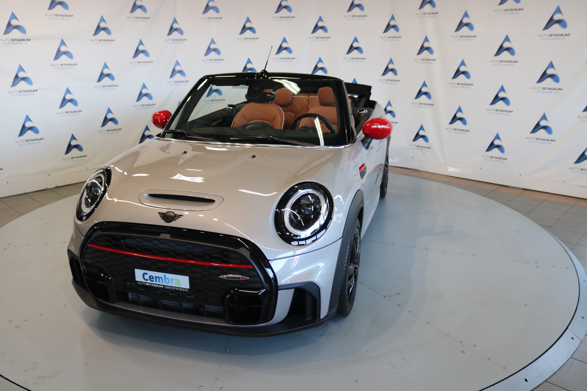 MINI Cooper John Cooper Works Cabriolet Steptronic-image-11