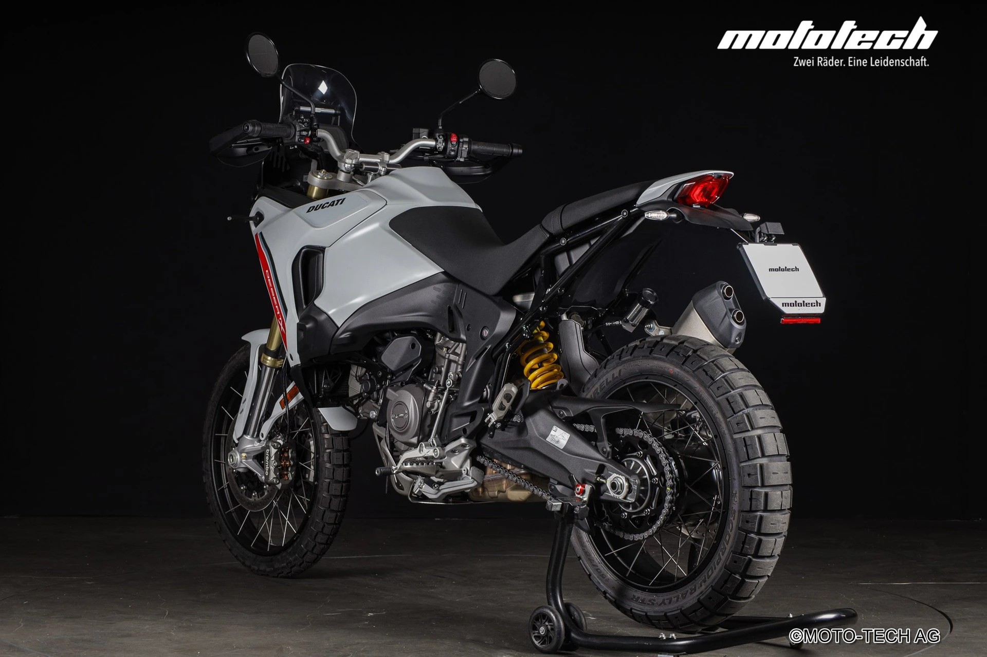 DUCATI Desert X v2 (35/81Kw)-showroom-element-1