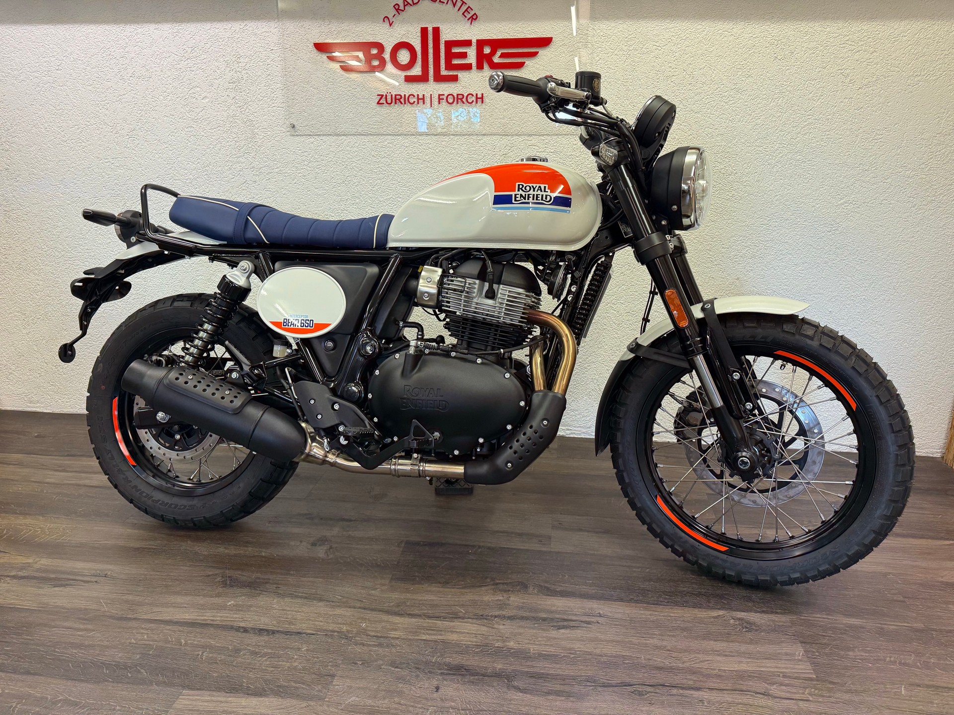 ROYAL ENFIELD Bear 650 Base-showroom-element-1