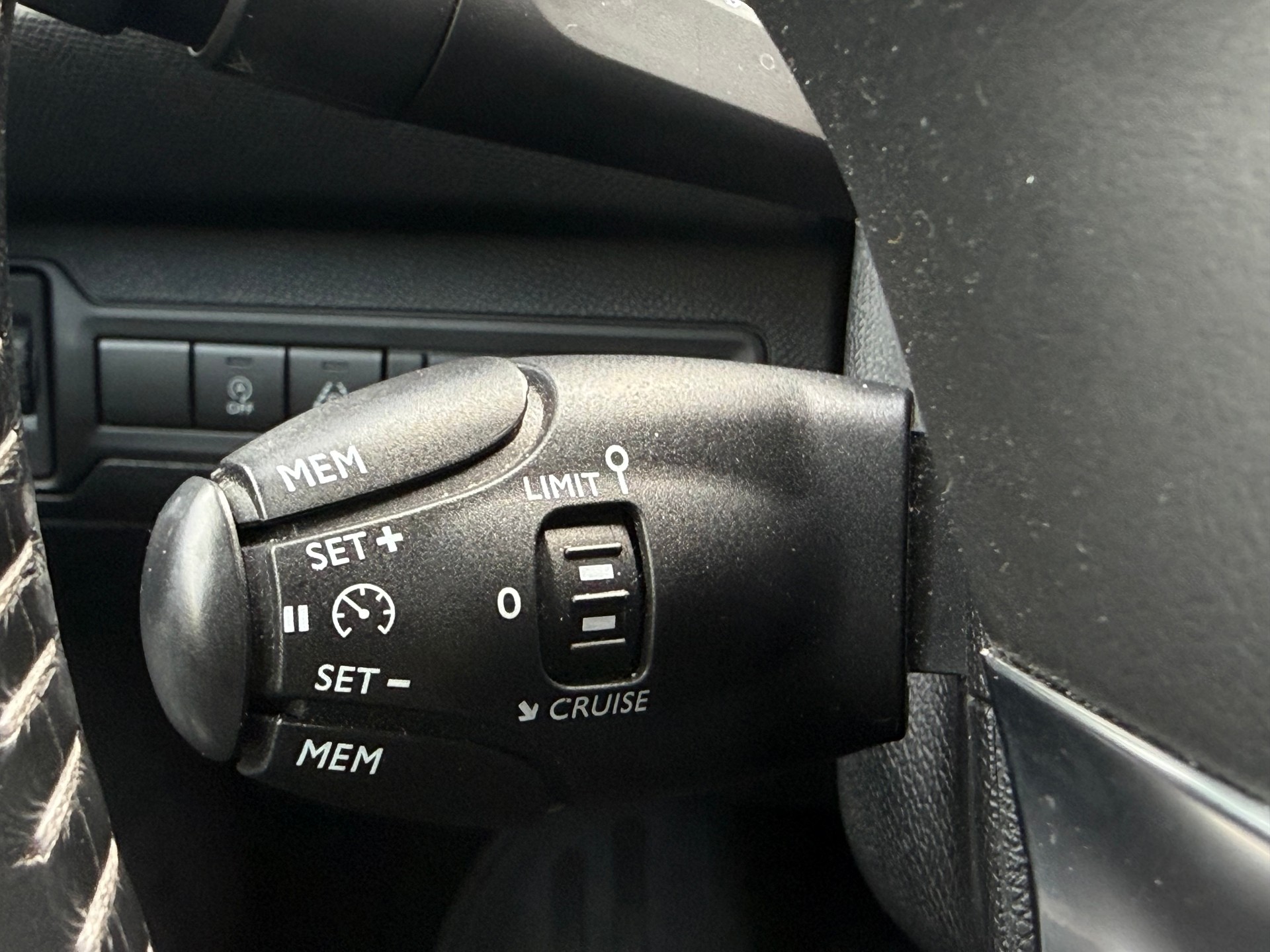 PEUGEOT 308 SW 1.2 THP Allure Automatic-image-7