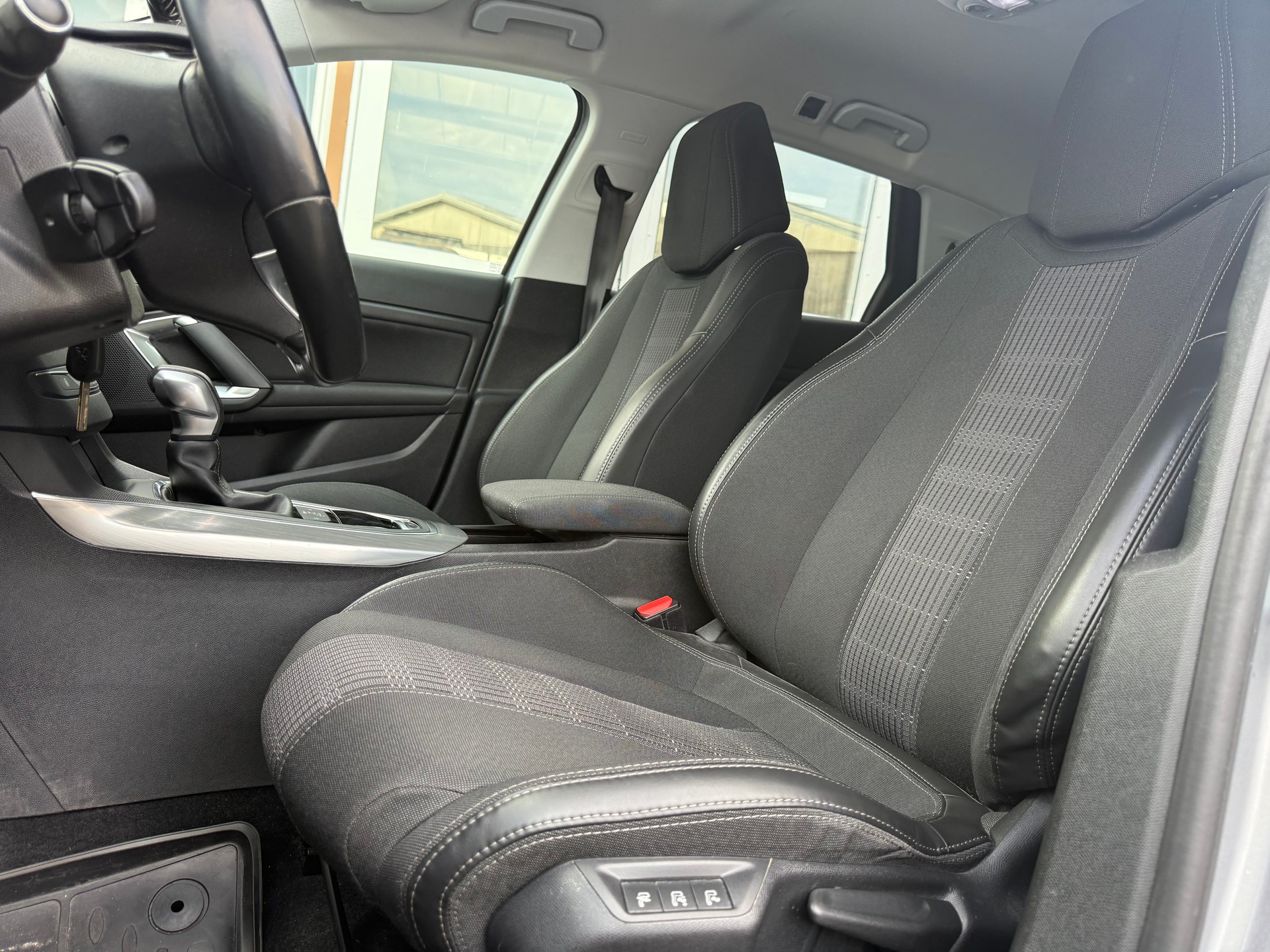 PEUGEOT 308 SW 1.2 THP Allure Automatic-image-5