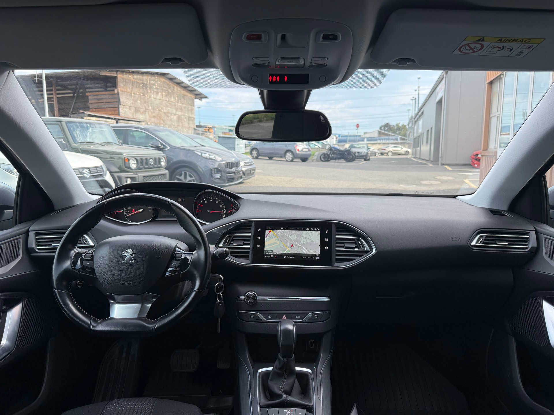 PEUGEOT 308 SW 1.2 THP Allure Automatic-image-4