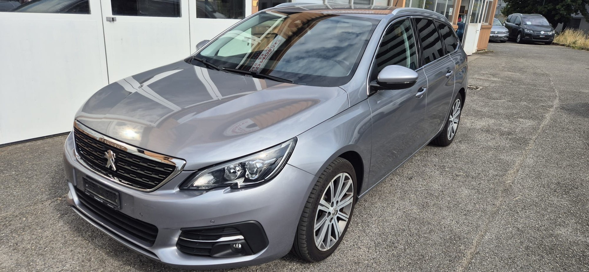 PEUGEOT 308 SW 1.2 THP Allure Automatic-image-0