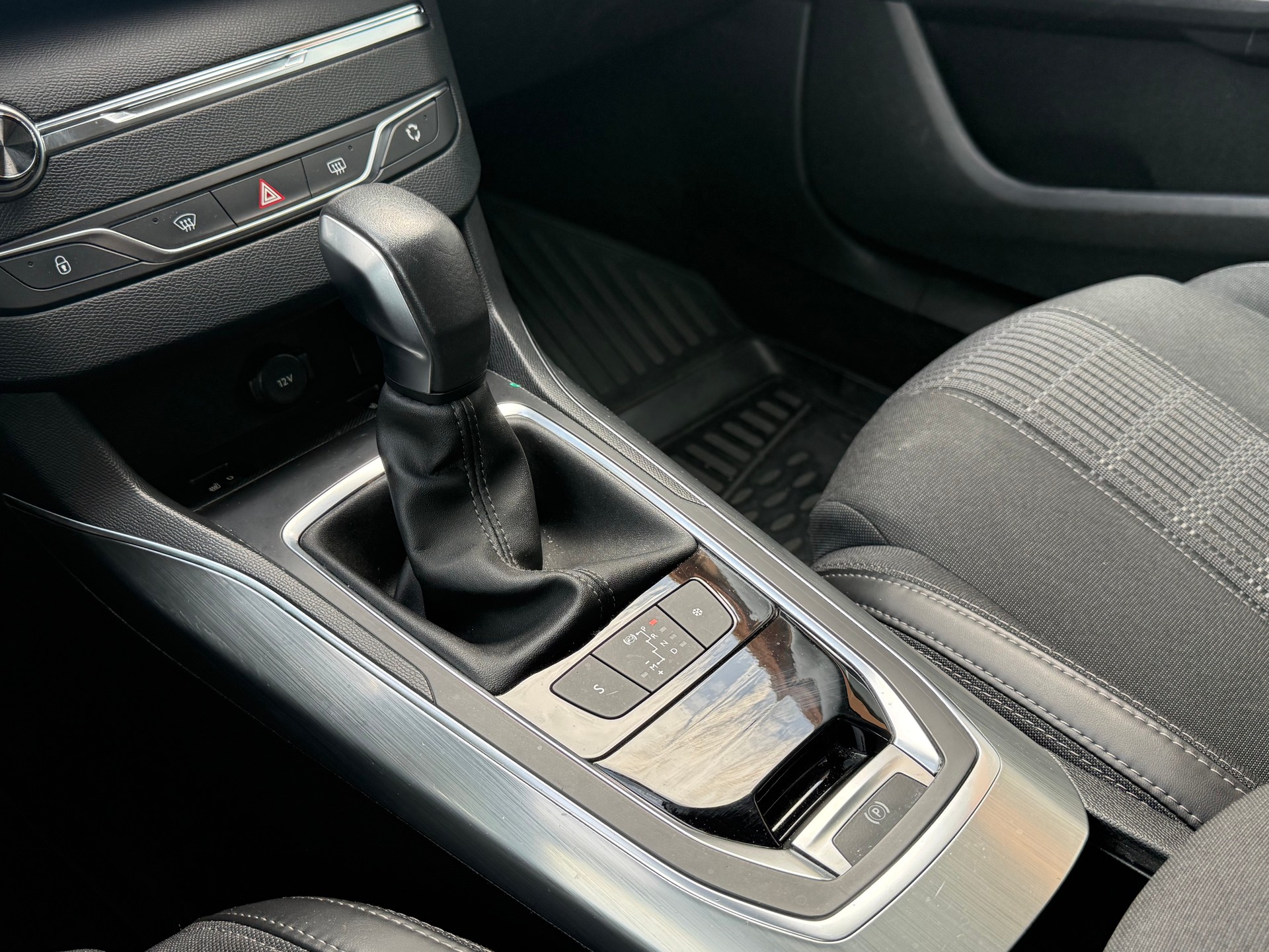 PEUGEOT 308 SW 1.2 THP Allure Automatic-image-10