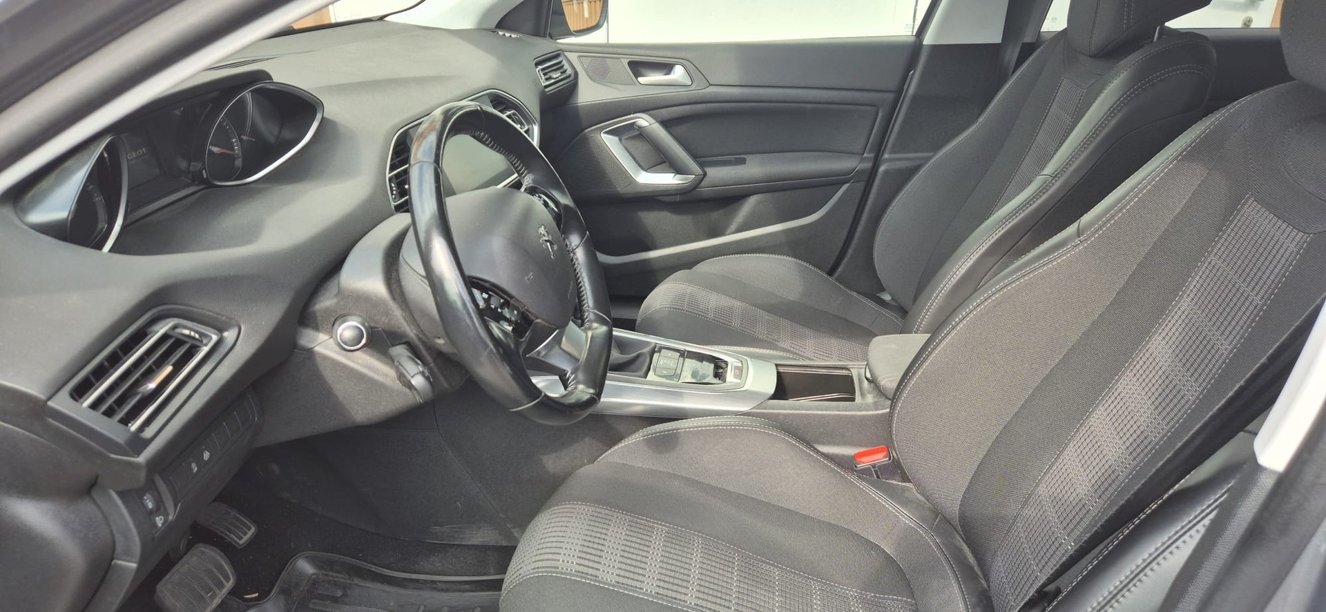 PEUGEOT 308 SW 1.2 THP Allure Automatic-image-8