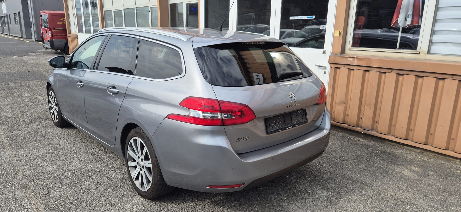 PEUGEOT 308 SW 1.2 THP Allure Automatic-image-1