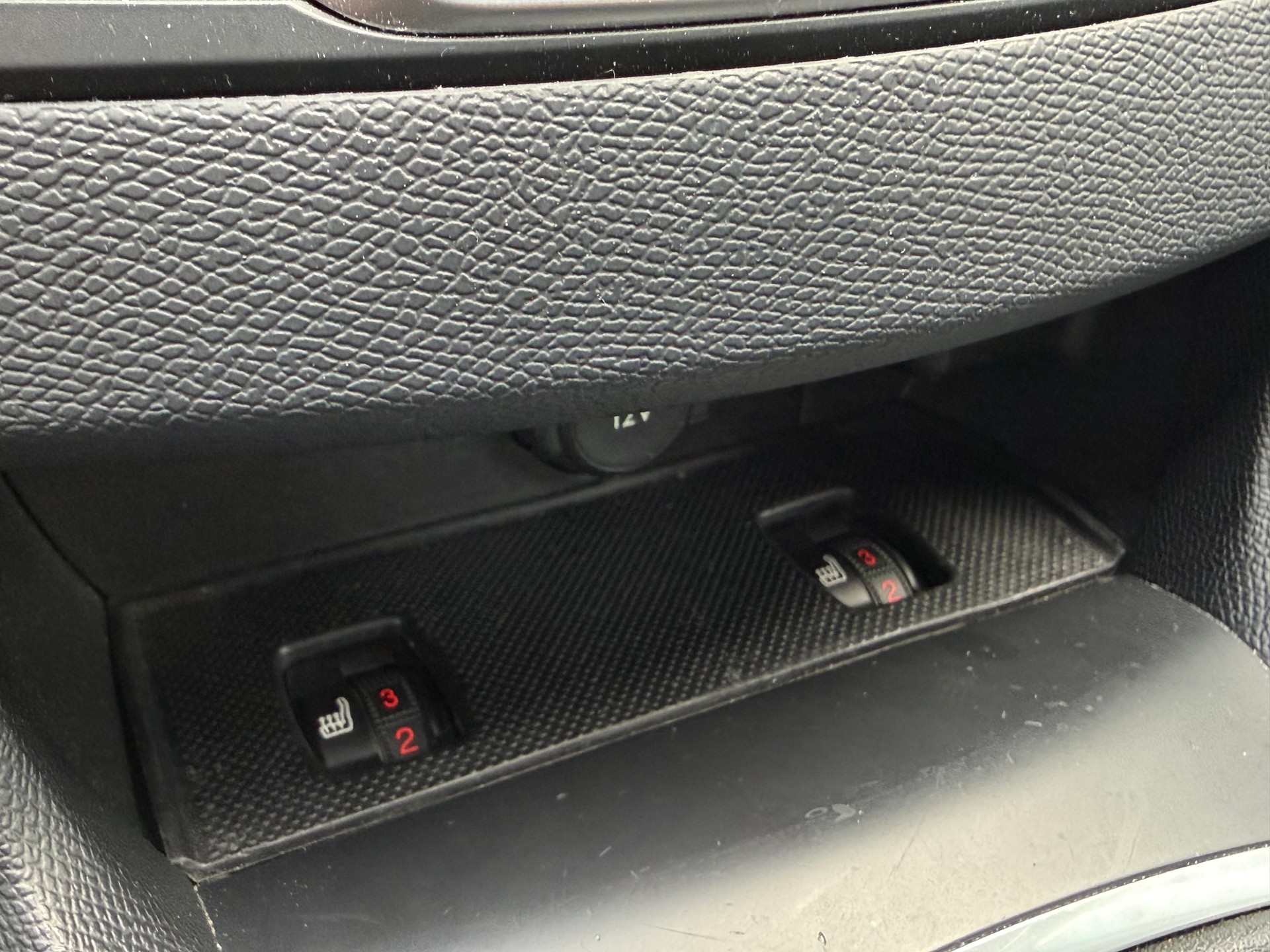 PEUGEOT 308 SW 1.2 THP Allure Automatic-image-12