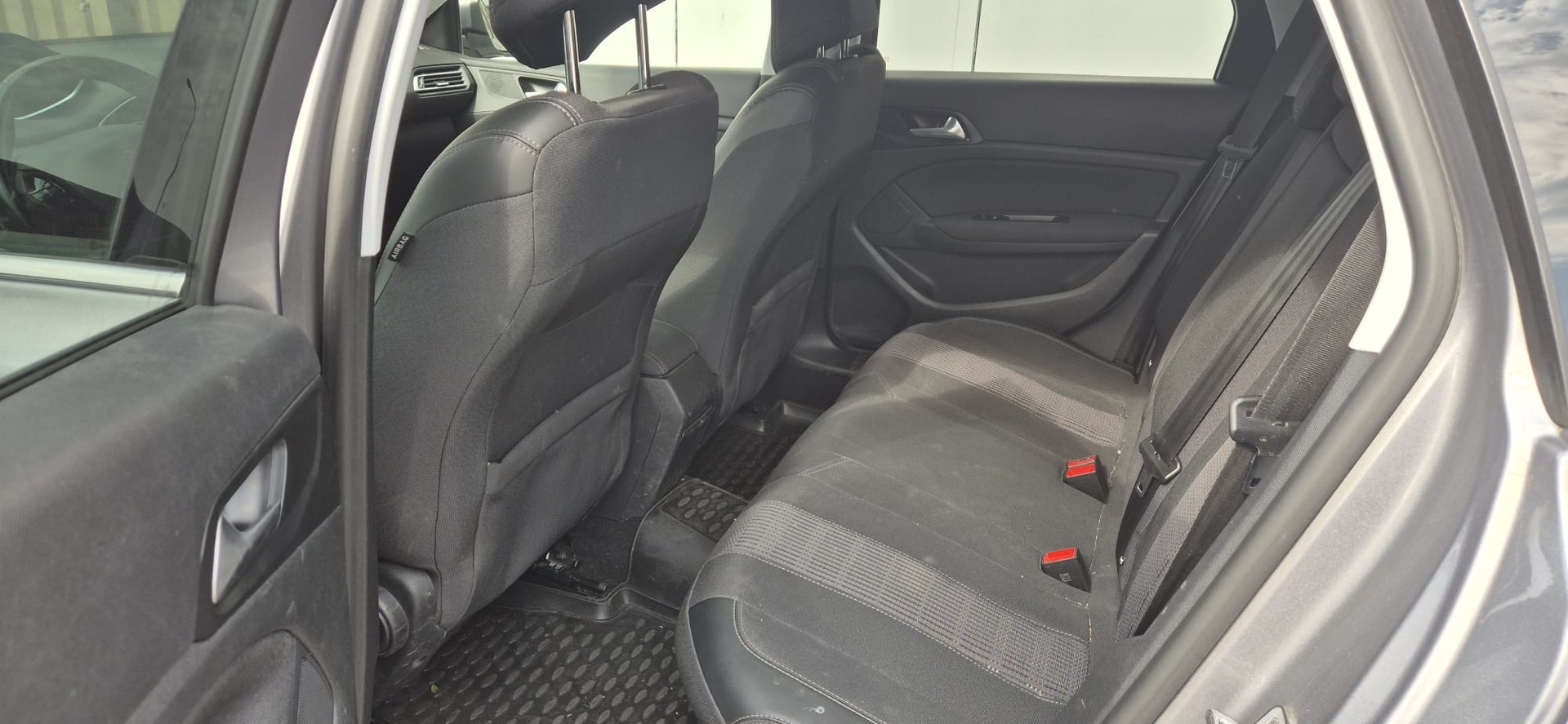PEUGEOT 308 SW 1.2 THP Allure Automatic-image-6