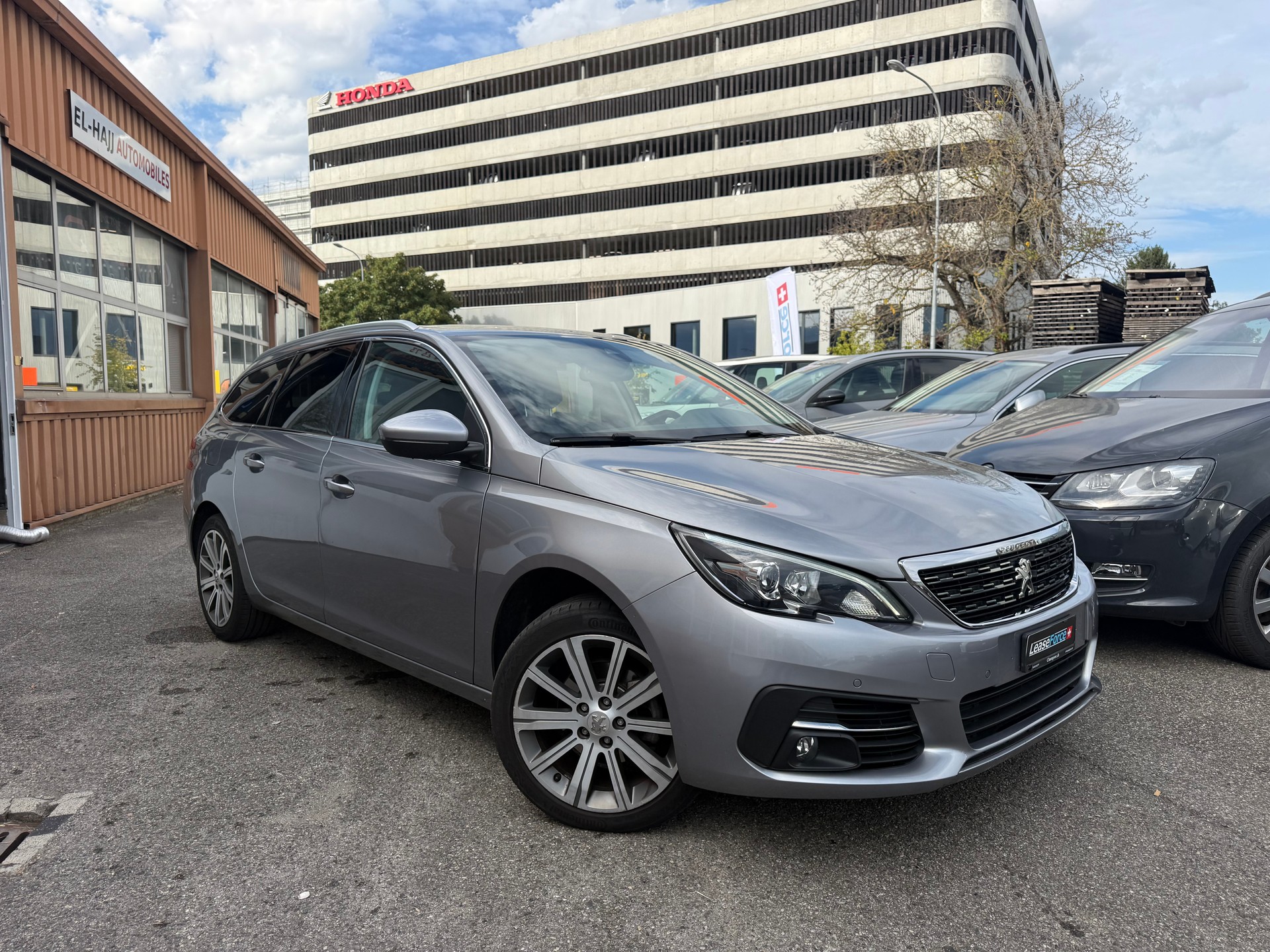 PEUGEOT 308 SW 1.2 THP Allure Automatic-image-1