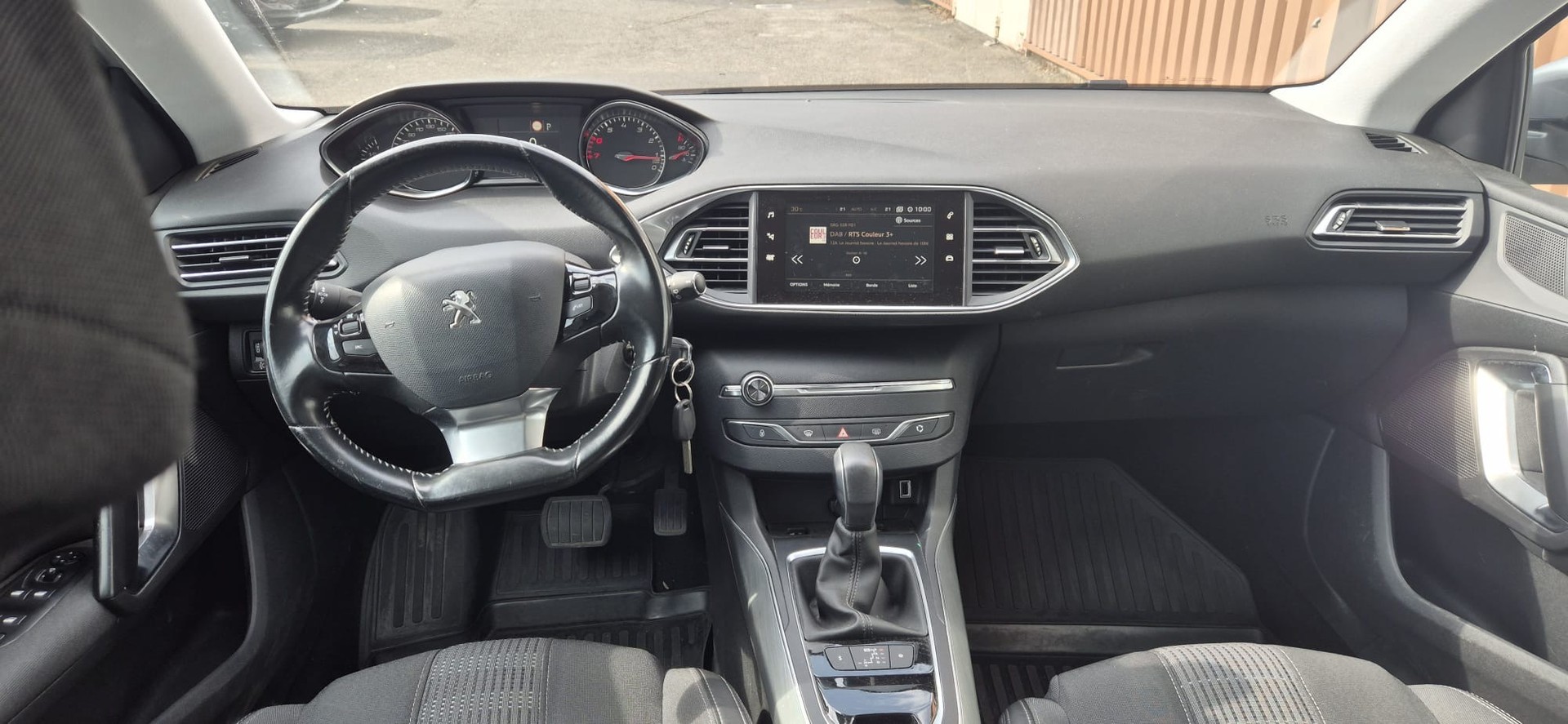 PEUGEOT 308 SW 1.2 THP Allure Automatic-image-4