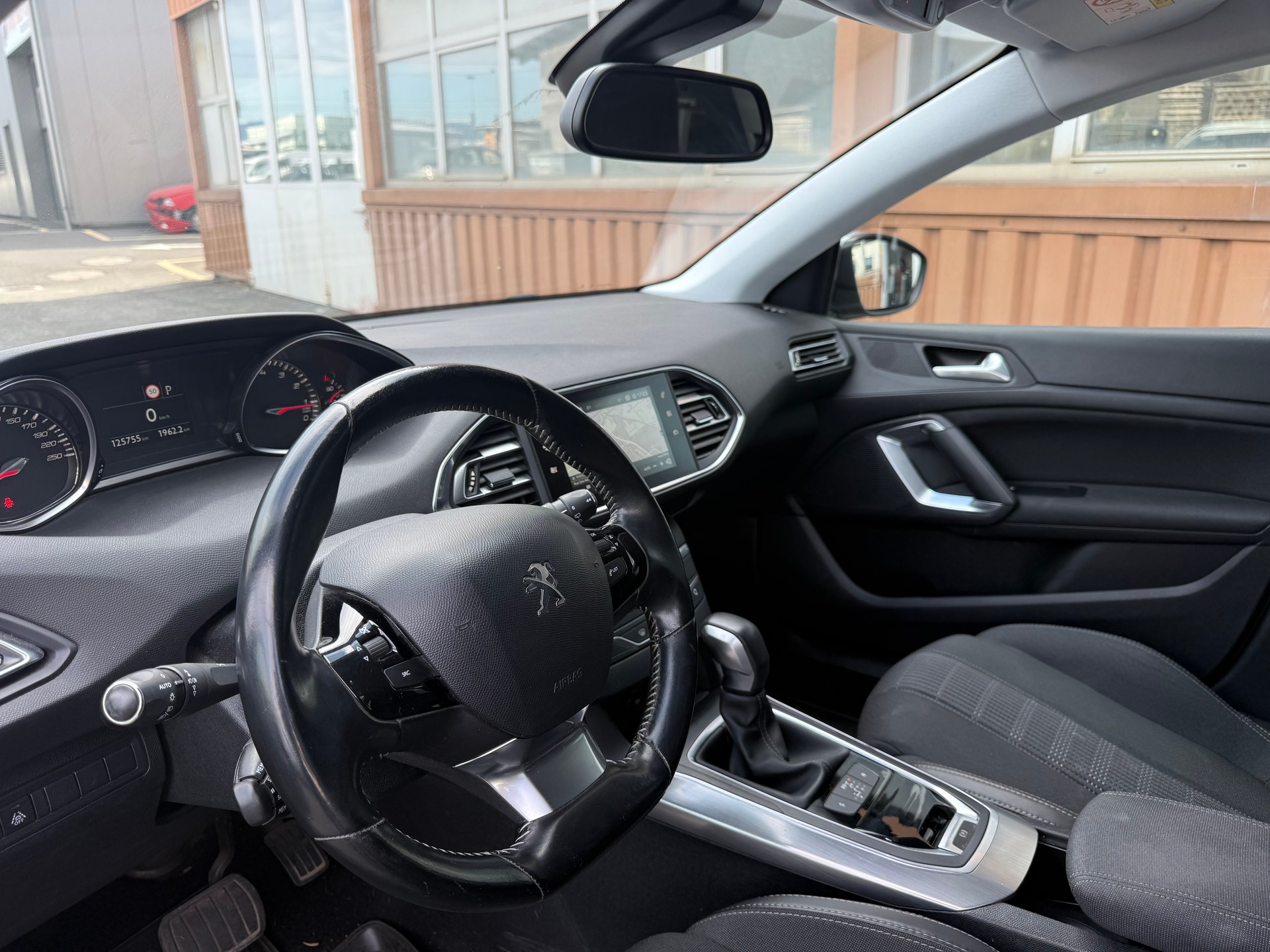 PEUGEOT 308 SW 1.2 THP Allure Automatic-image-6