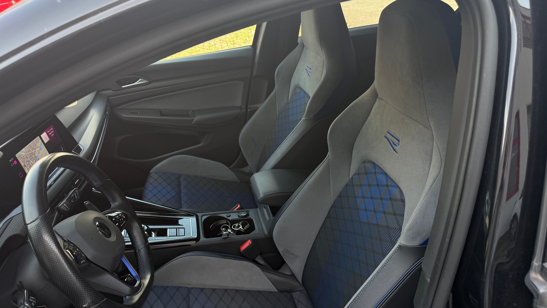 VW Golf 2.0 TSI R DSG 4Motion Akrapovic-image-12