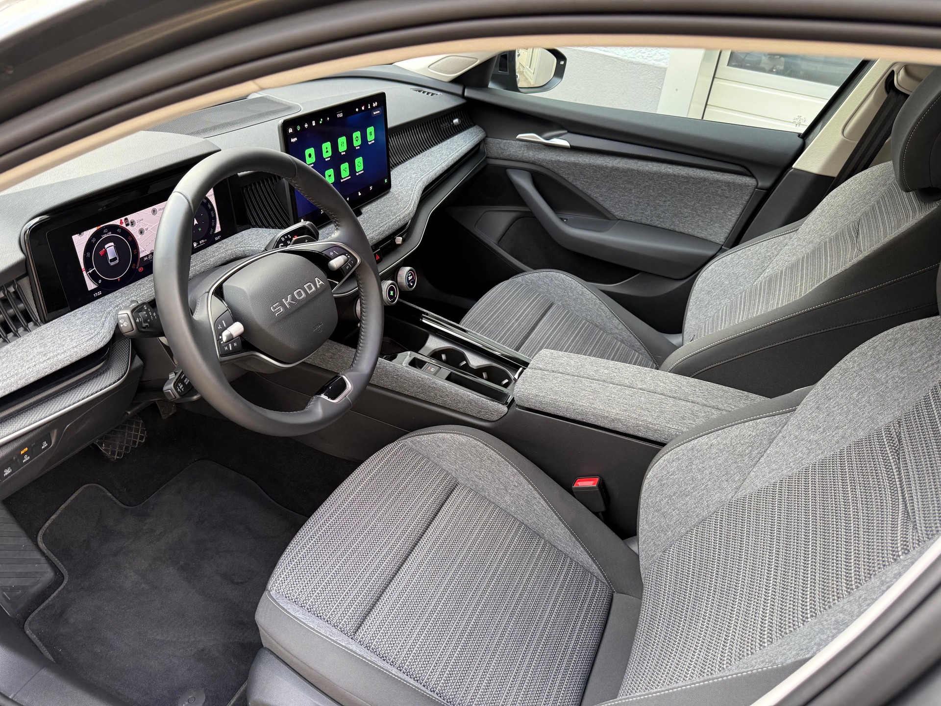SKODA Superb Combi 2.0 TDi Selection 4x4 DSG-image-14
