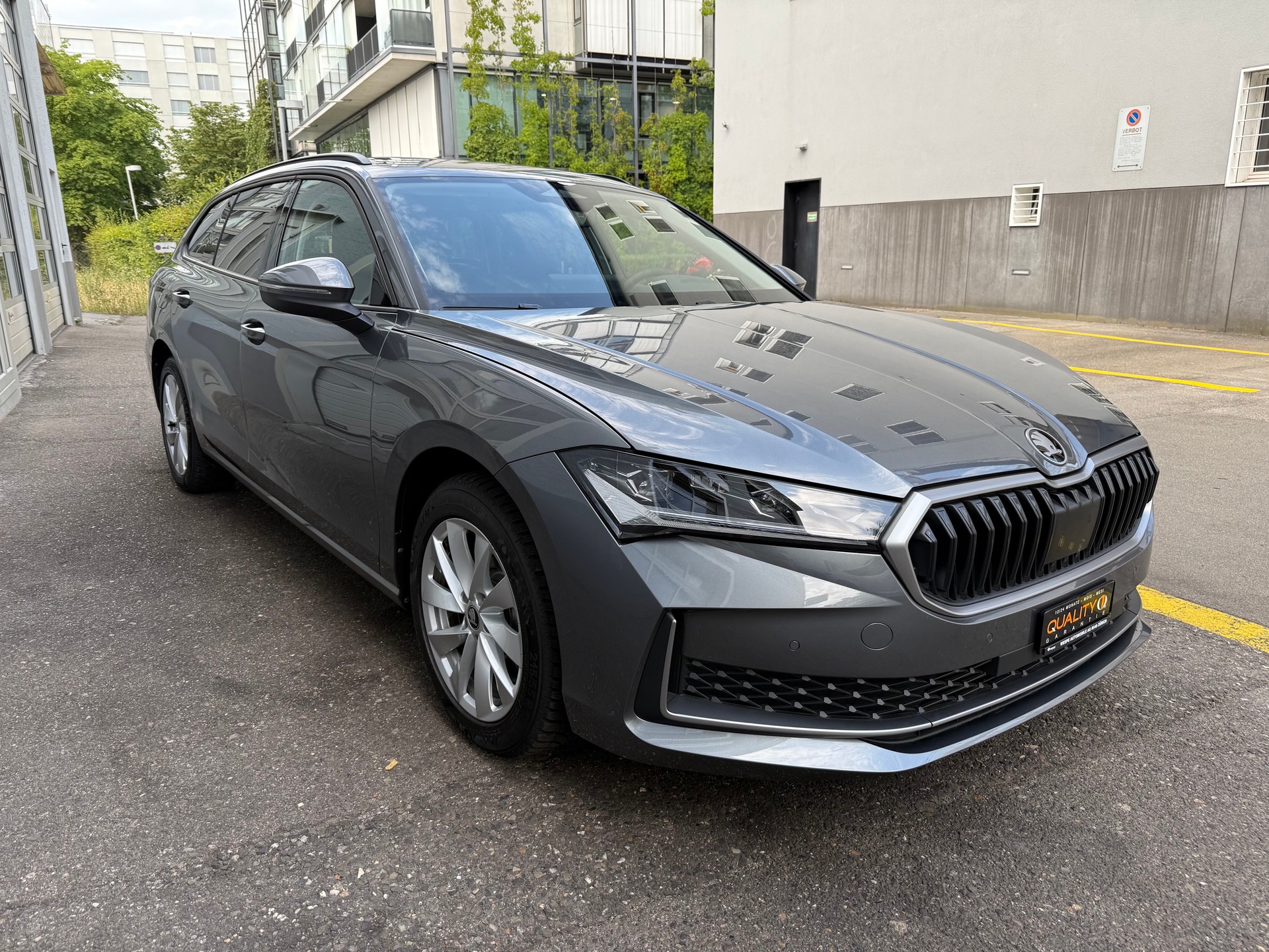 SKODA Superb Combi 2.0 TDi Selection 4x4 DSG-image-0