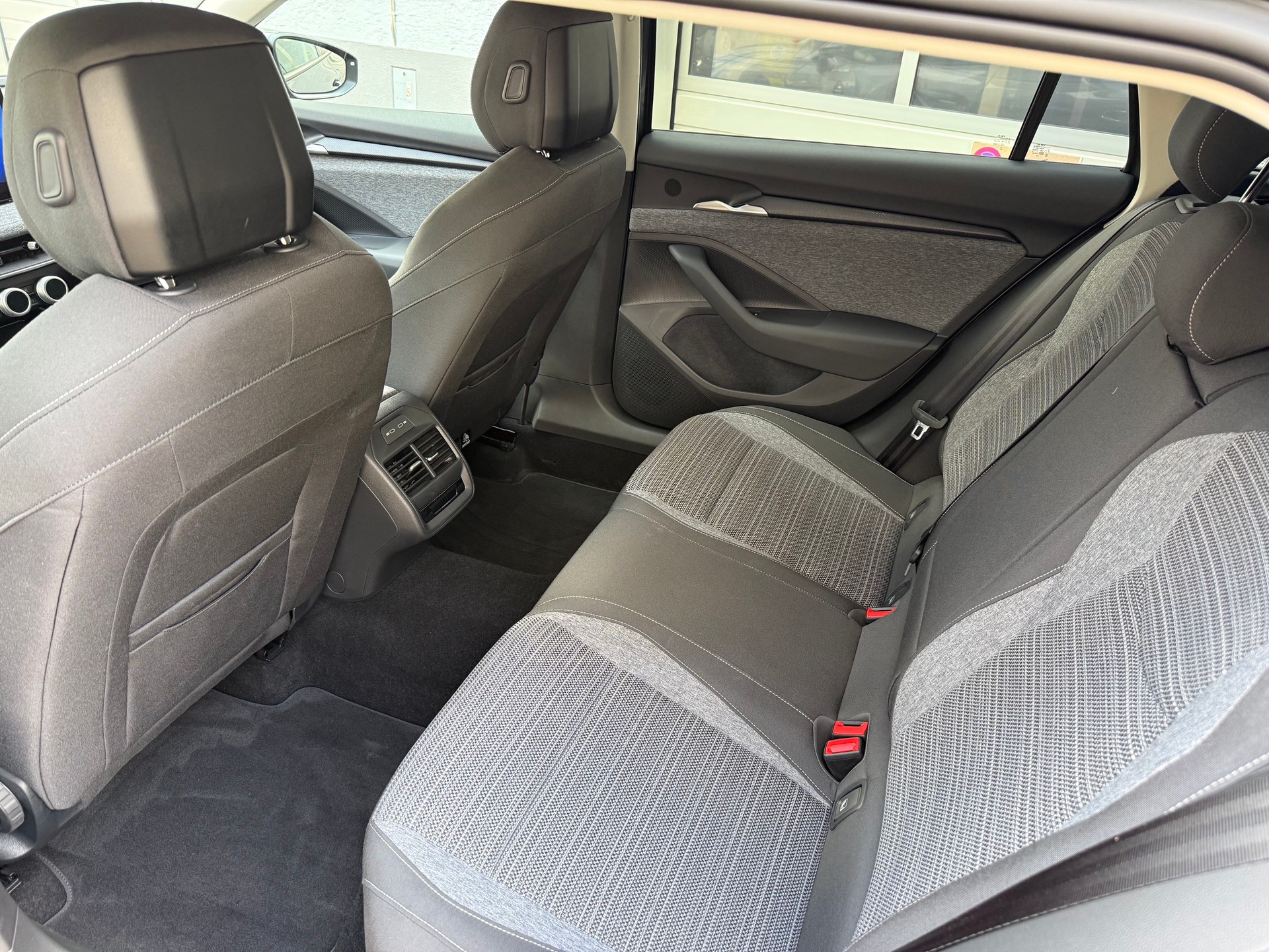SKODA Superb Combi 2.0 TDi Selection 4x4 DSG-image-8
