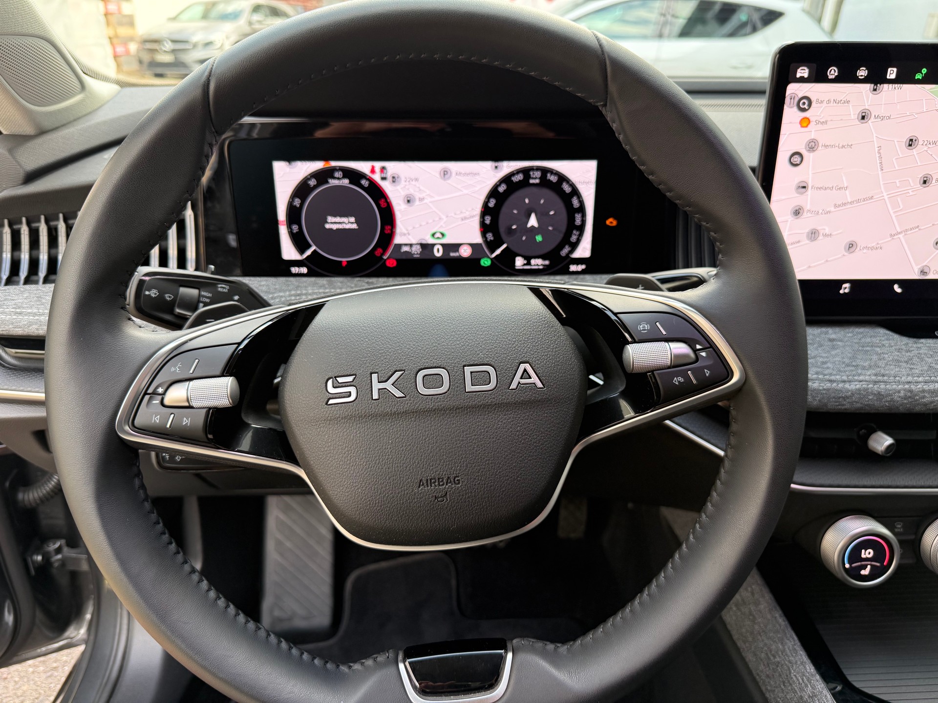 SKODA Superb Combi 2.0 TDi Selection 4x4 DSG-image-9