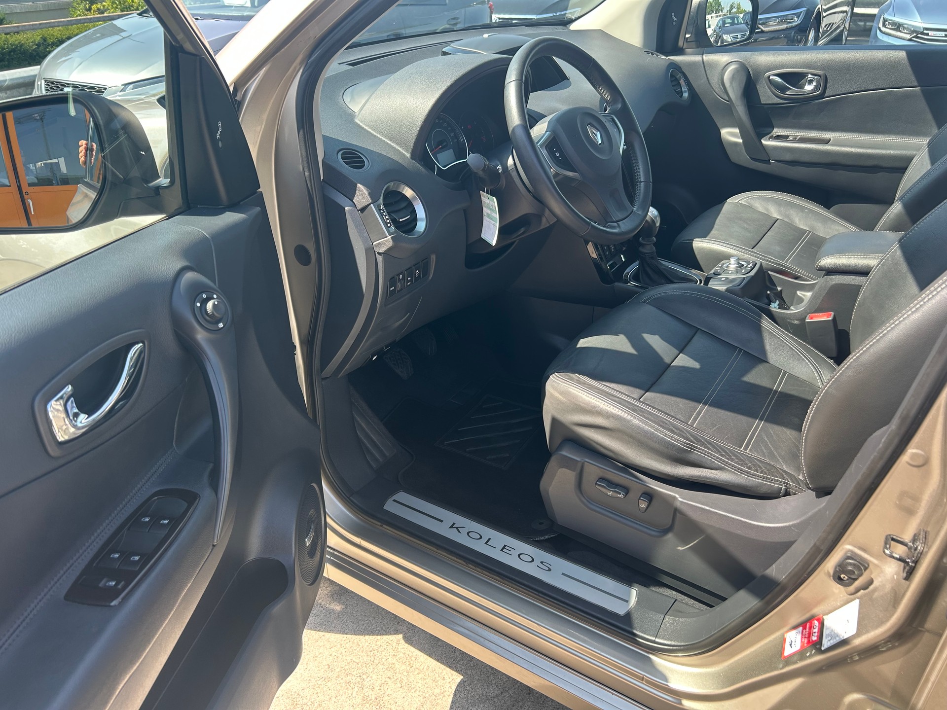 RENAULT KOLEOS-image-12