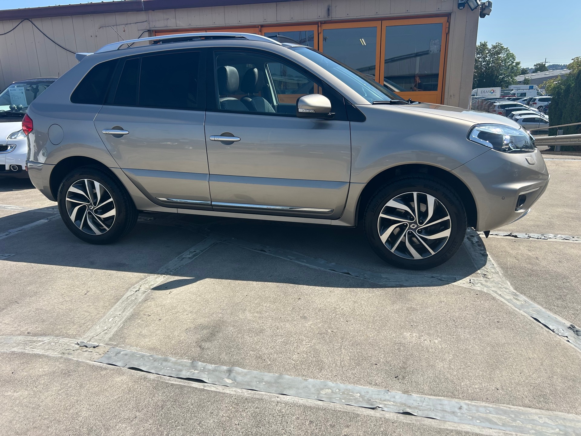 RENAULT KOLEOS-image-4