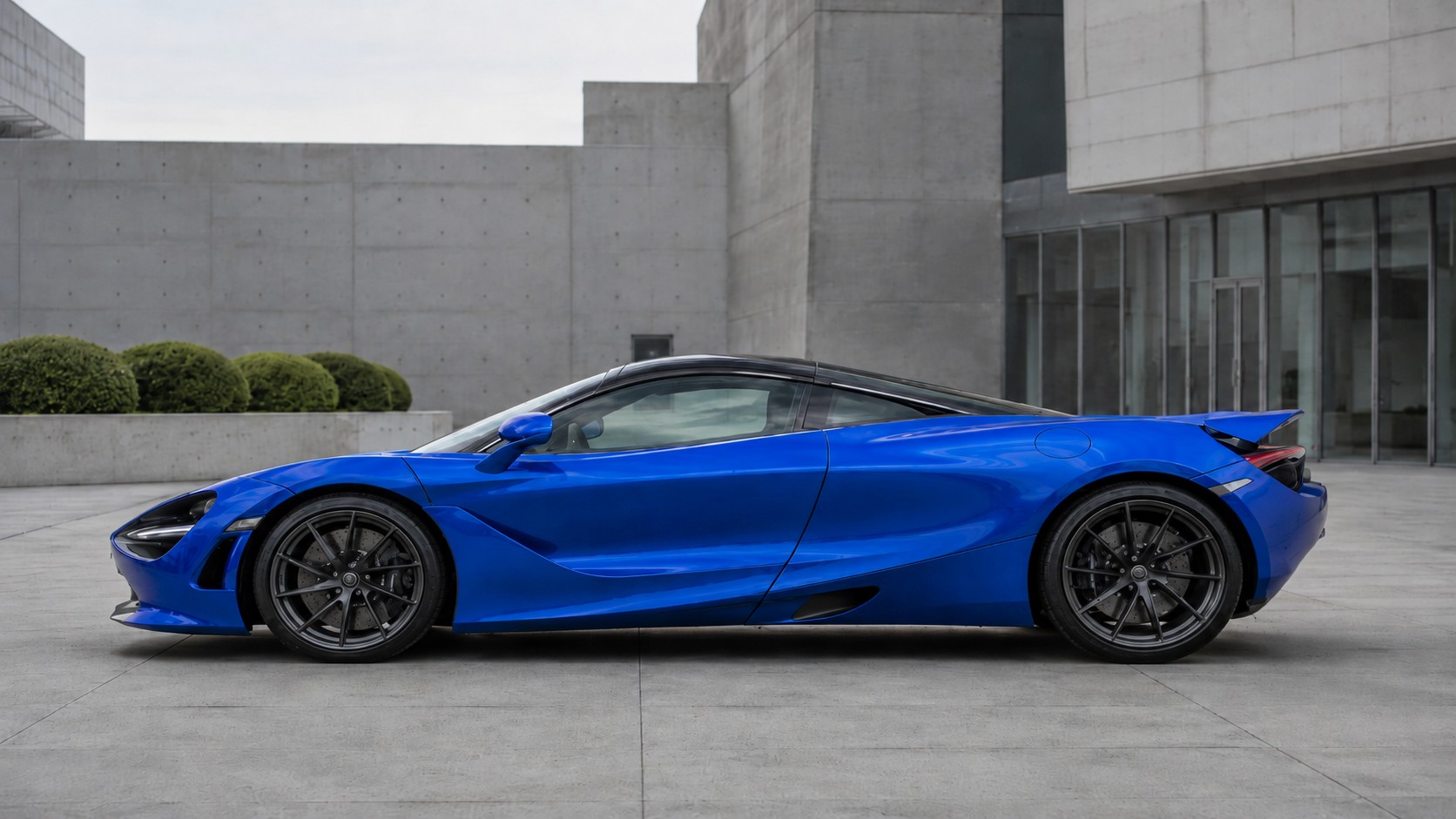 McLAREN 720S-image-3