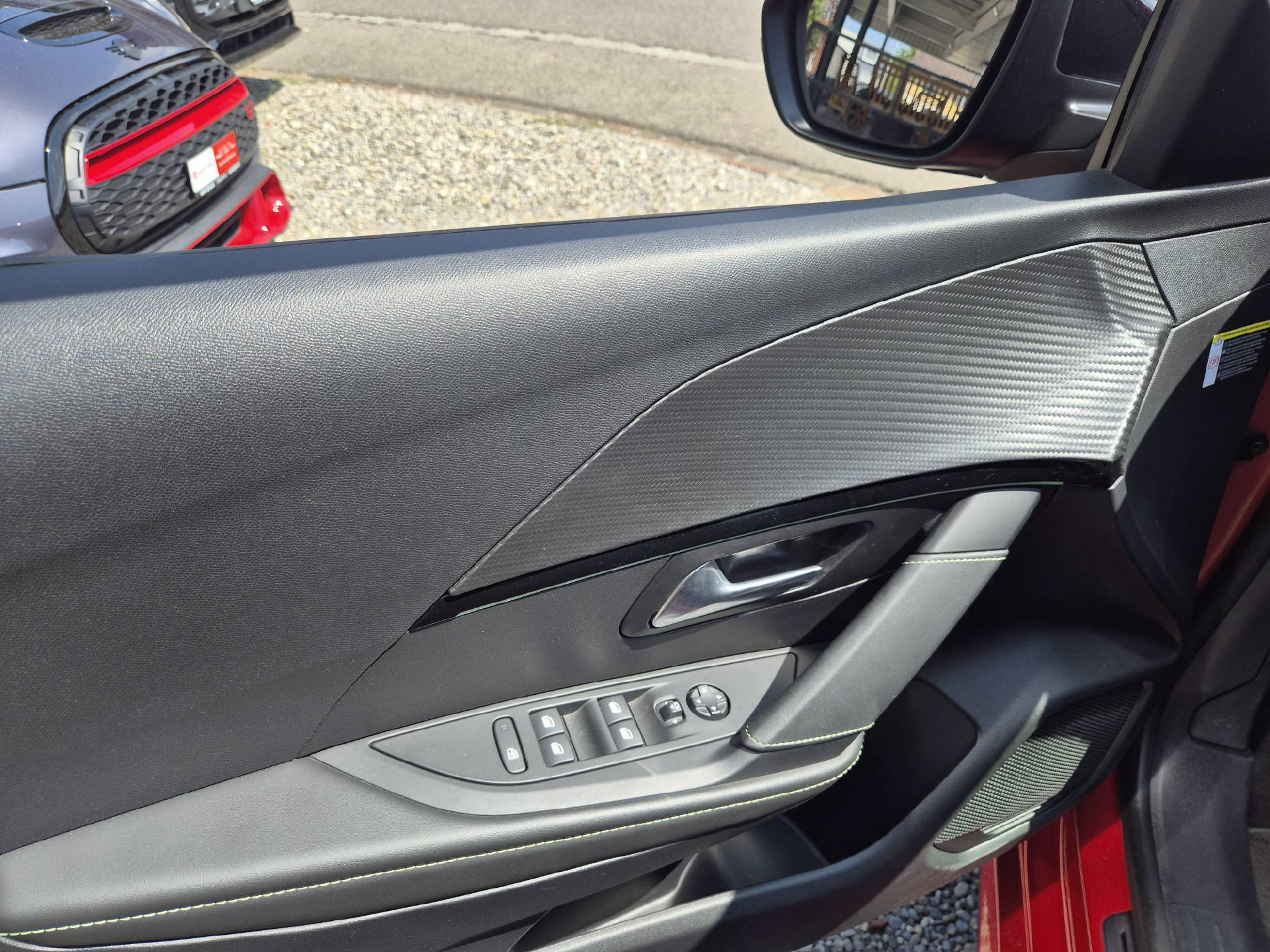 PEUGEOT 208 e-GT 50 kWh-image-12