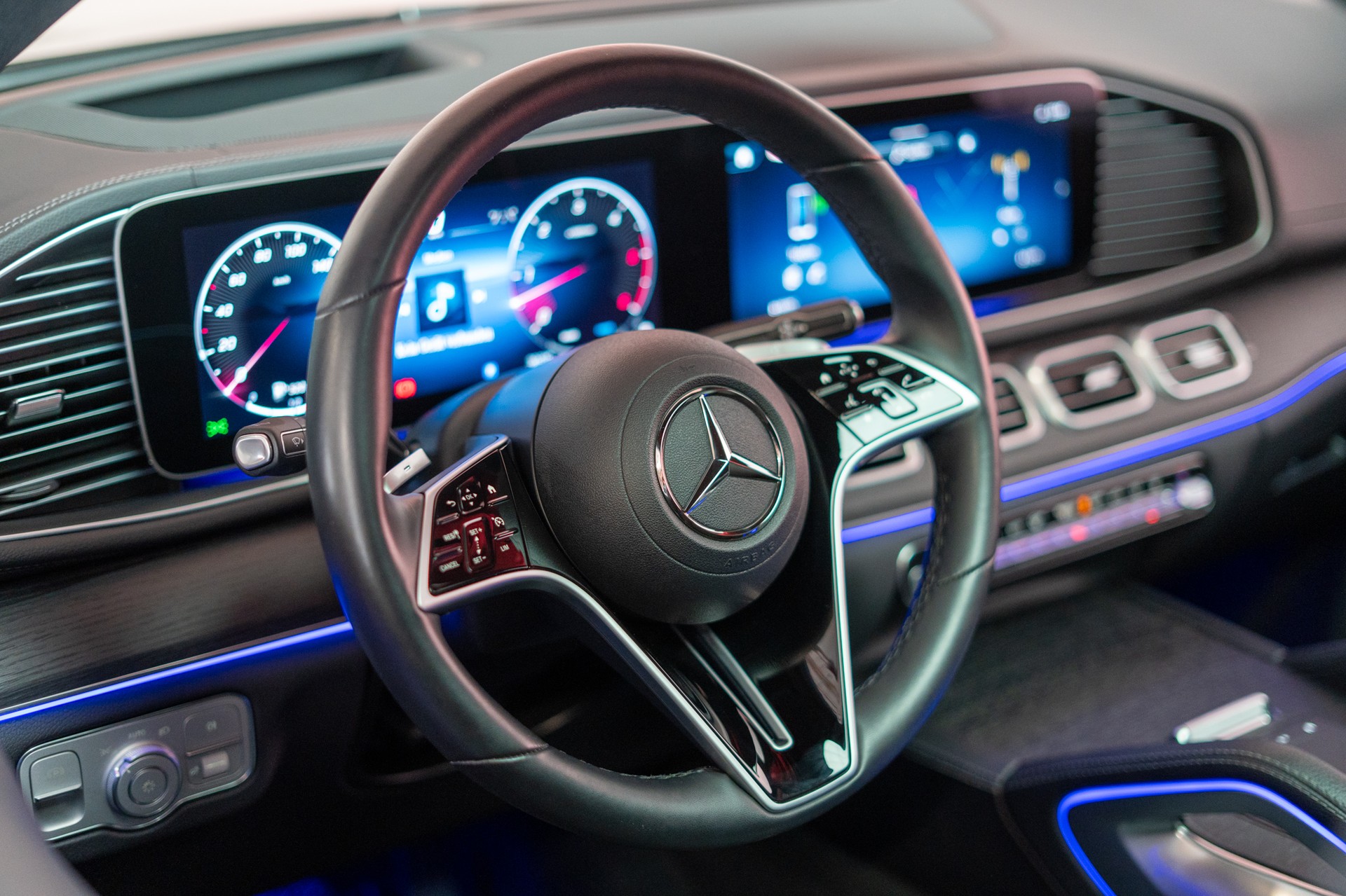 MERCEDES-BENZ GLE 450 d AMG Line 4matic Coupé / Panorama-Glasdach / Sitzlüftung / 360°Kamera-image-12