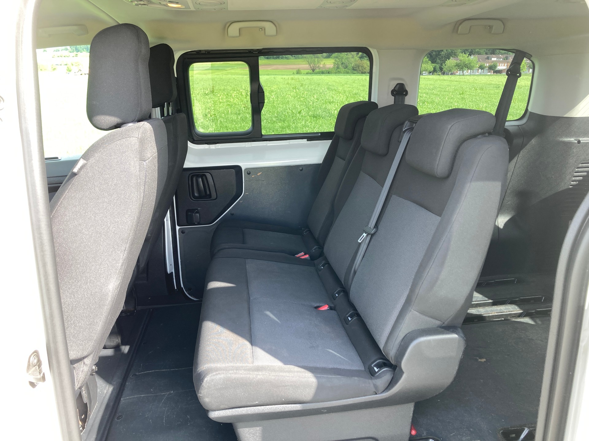 PEUGEOT Traveller 2.0 BlueHDi Active Standard-image-6