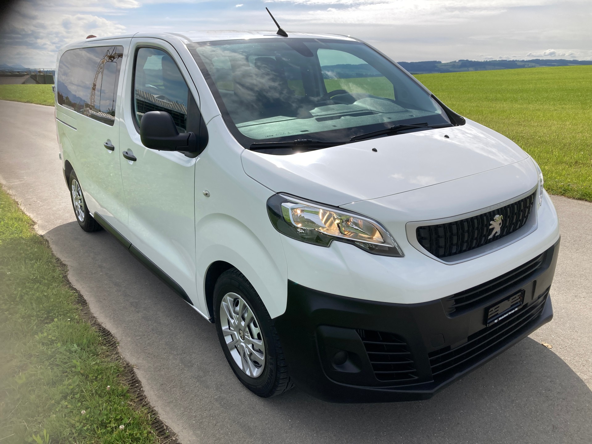 PEUGEOT Traveller 2.0 BlueHDi Active Standard-image-1
