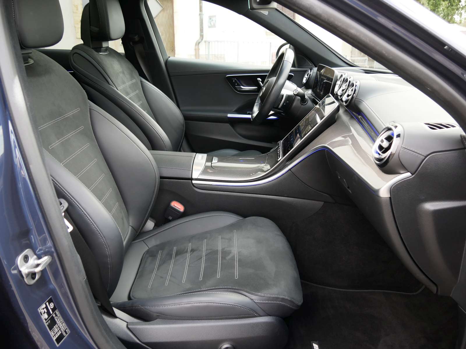 MERCEDES-BENZ C 220 d T 4Matic AMG Line-image-10