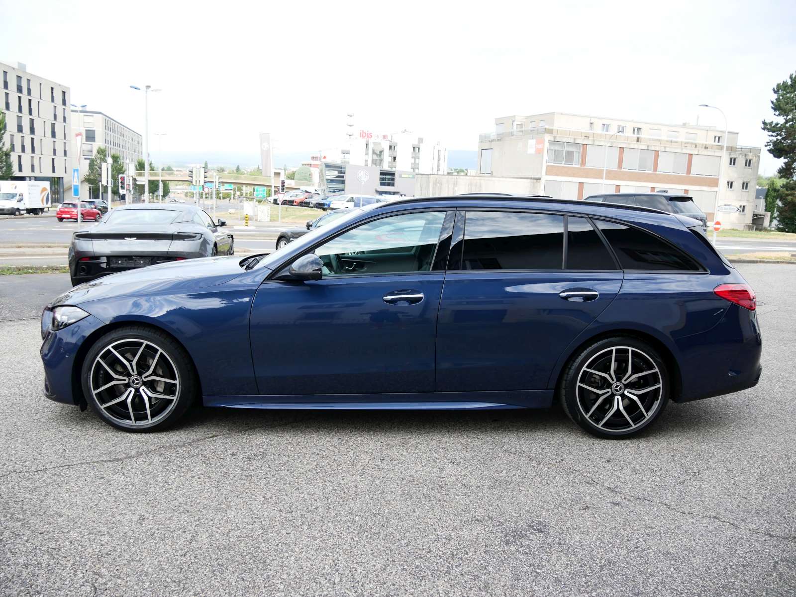 MERCEDES-BENZ C 220 d T 4Matic AMG Line-image-1