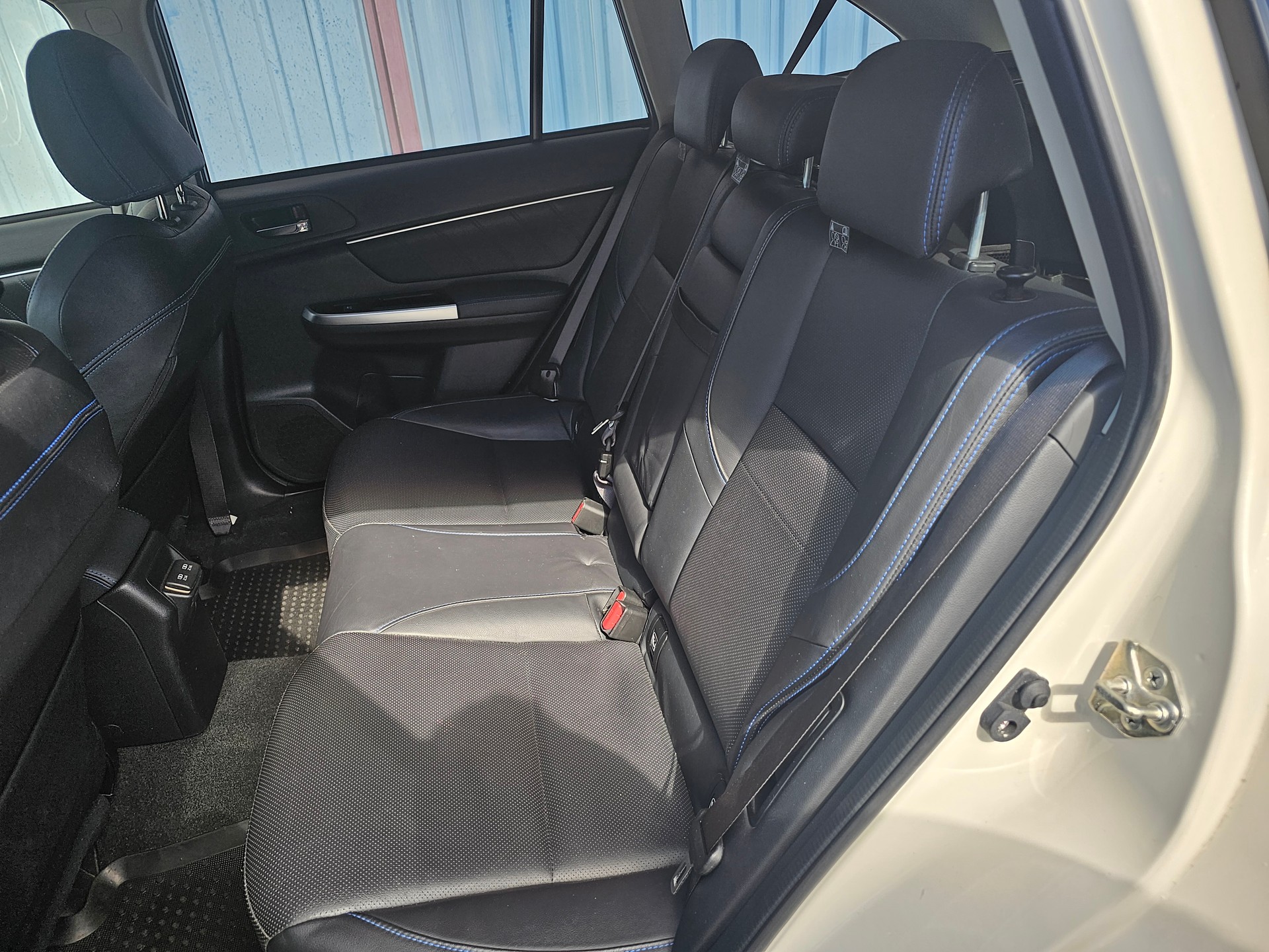 SUBARU Levorg 2.0i Swiss Plus AWD Lineartronic-image-9