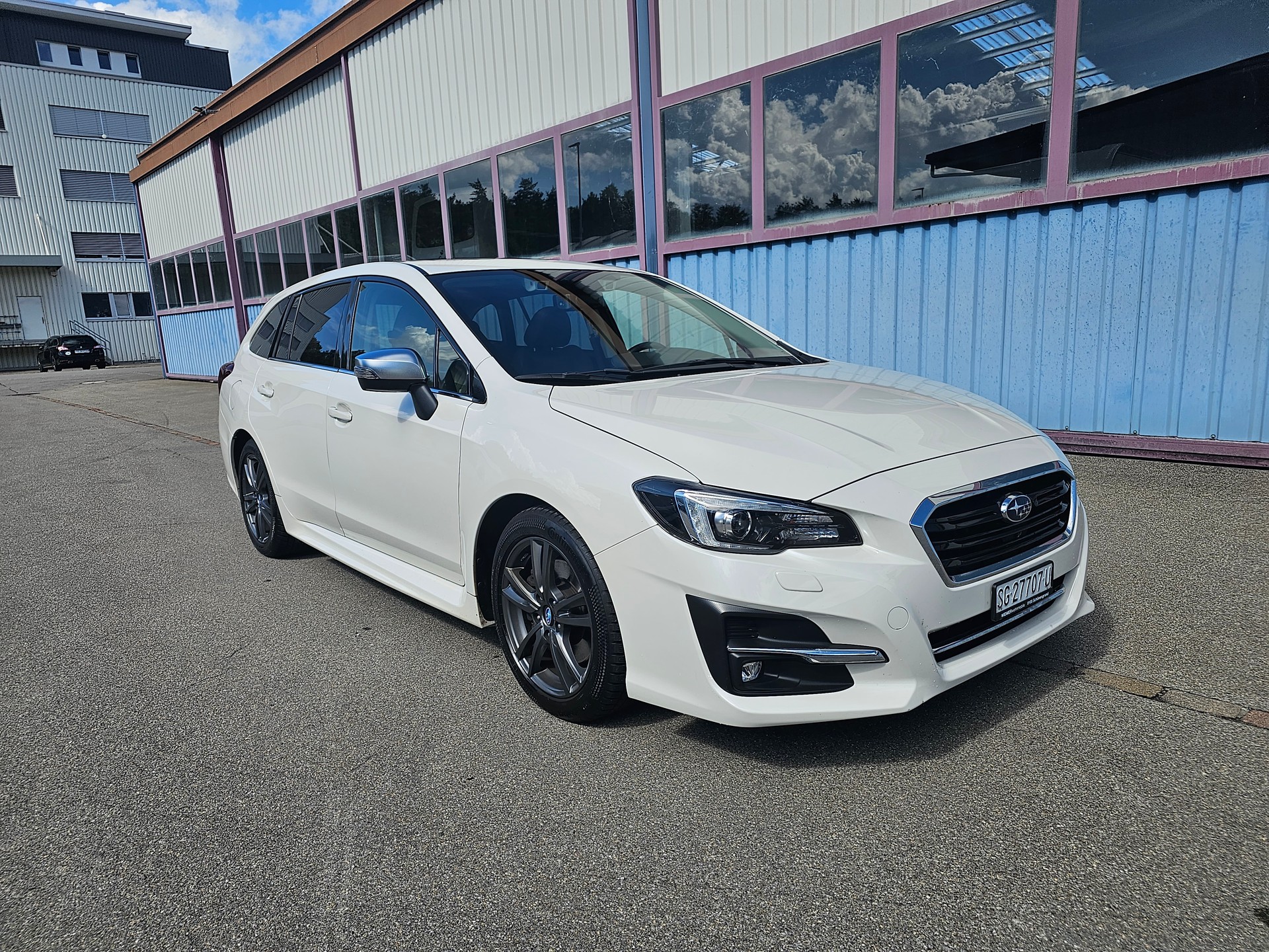 SUBARU Levorg 2.0i Swiss Plus AWD Lineartronic-image-2