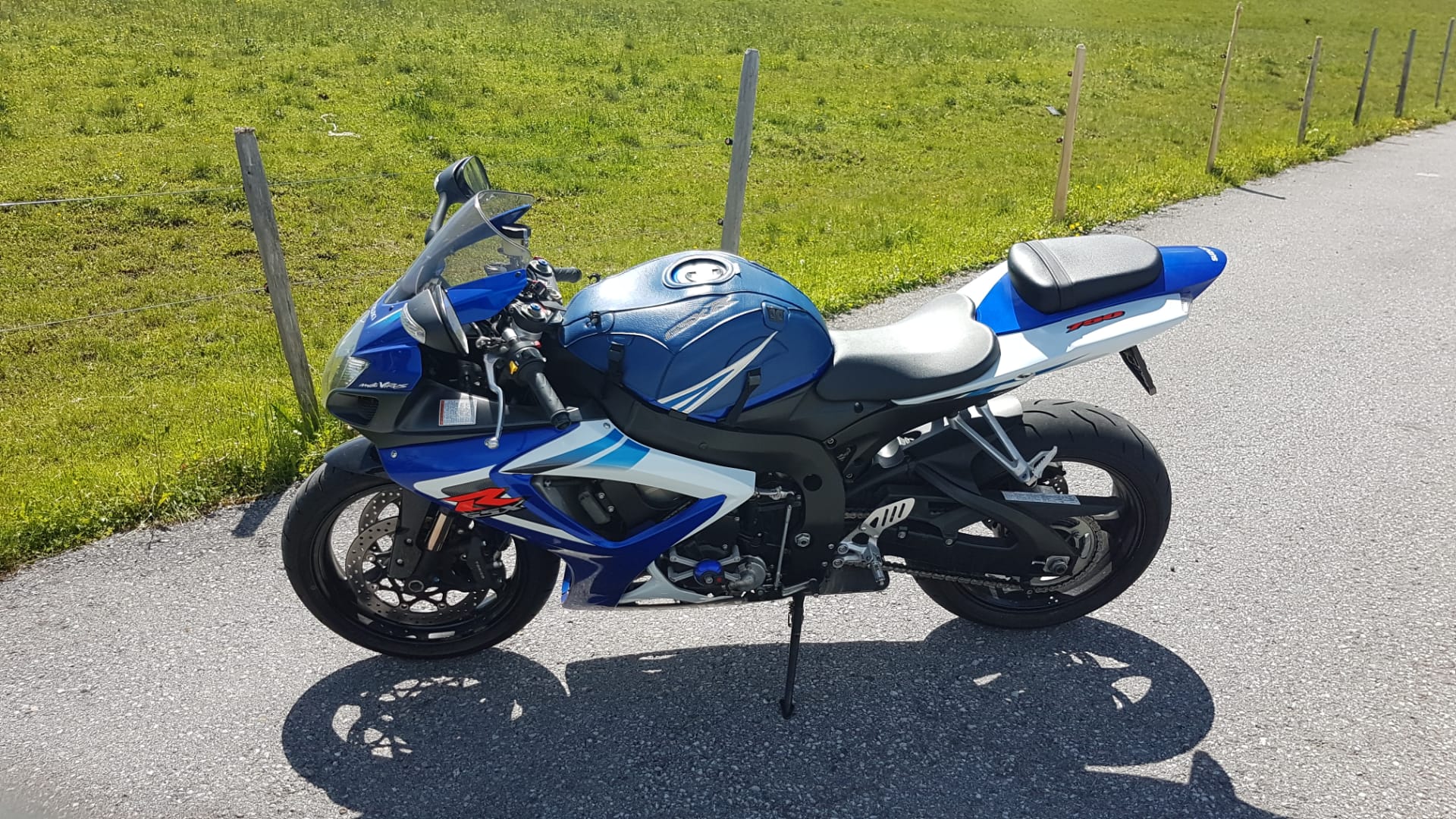 SUZUKI GSX-R 750 K6