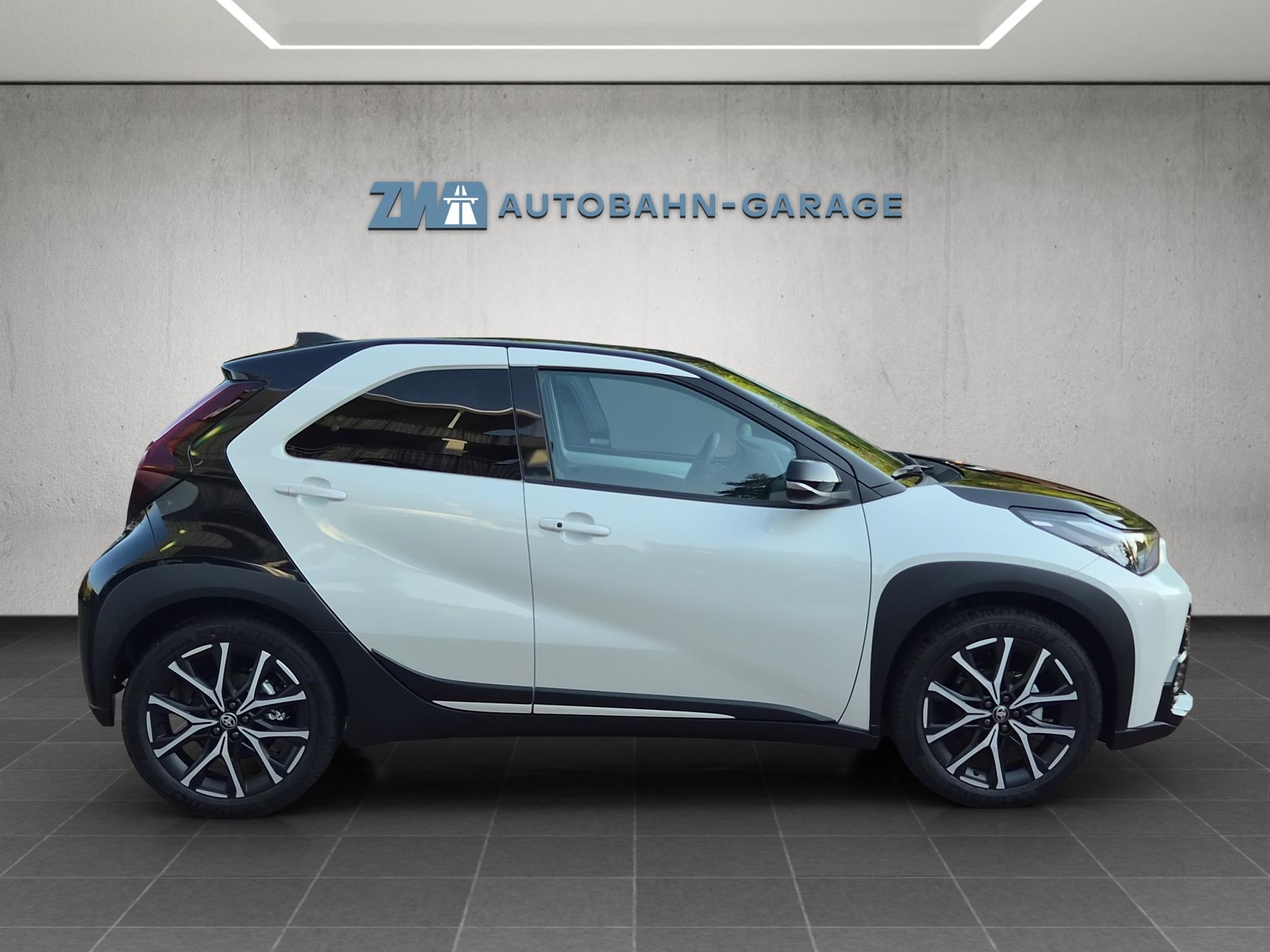 TOYOTA Aygo X 1.5 VVT-i HSD GR Sport-image-5