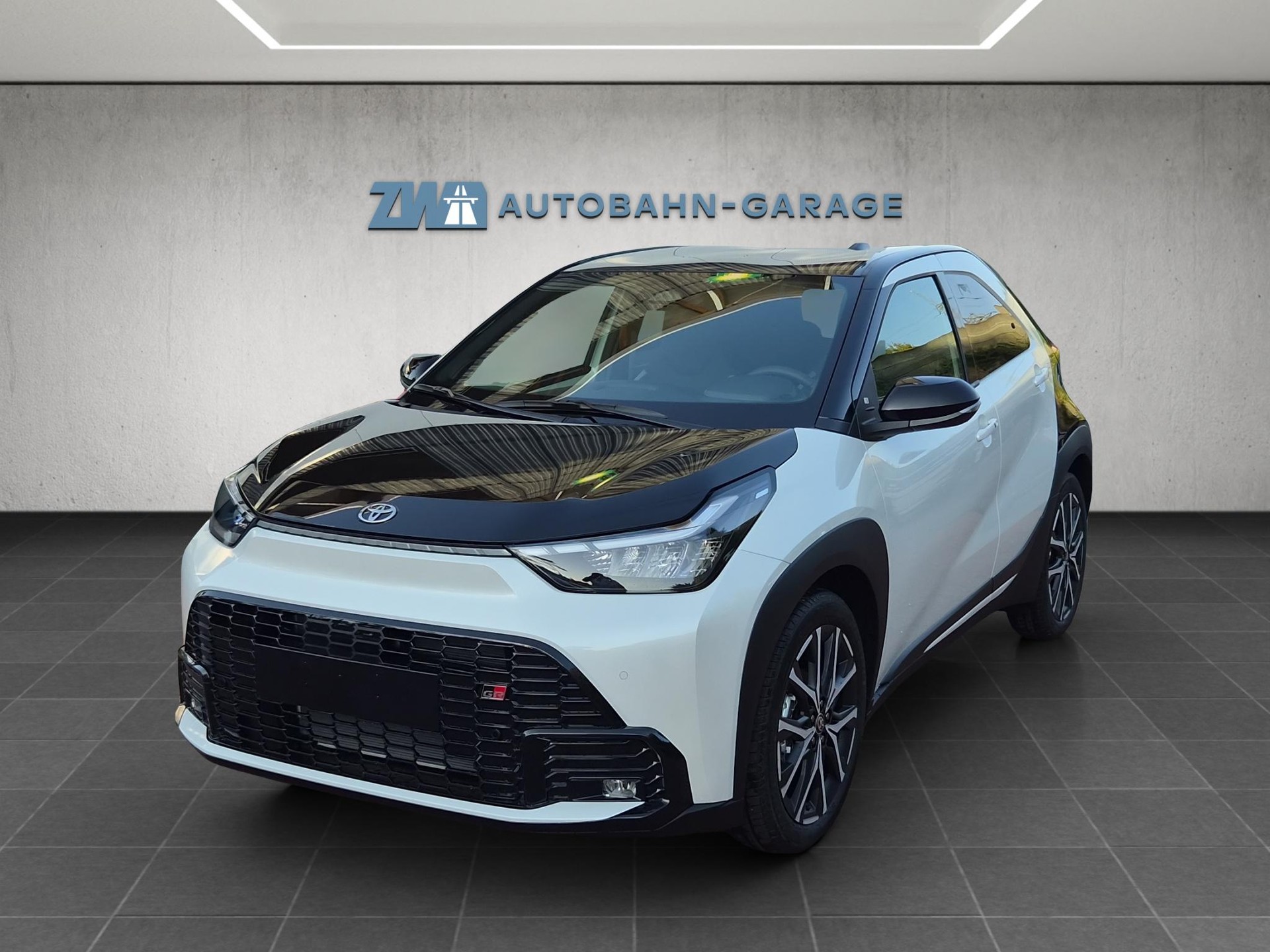 TOYOTA Aygo X 1.5 VVT-i HSD GR Sport-image-0