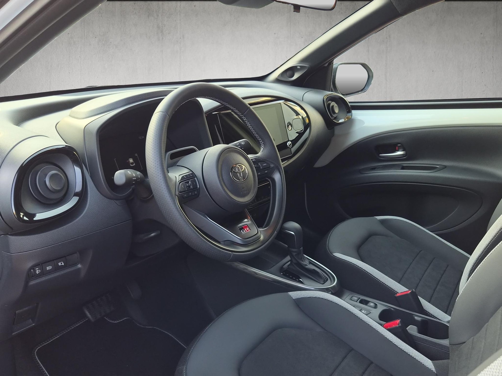 TOYOTA Aygo X 1.5 VVT-i HSD GR Sport-image-8