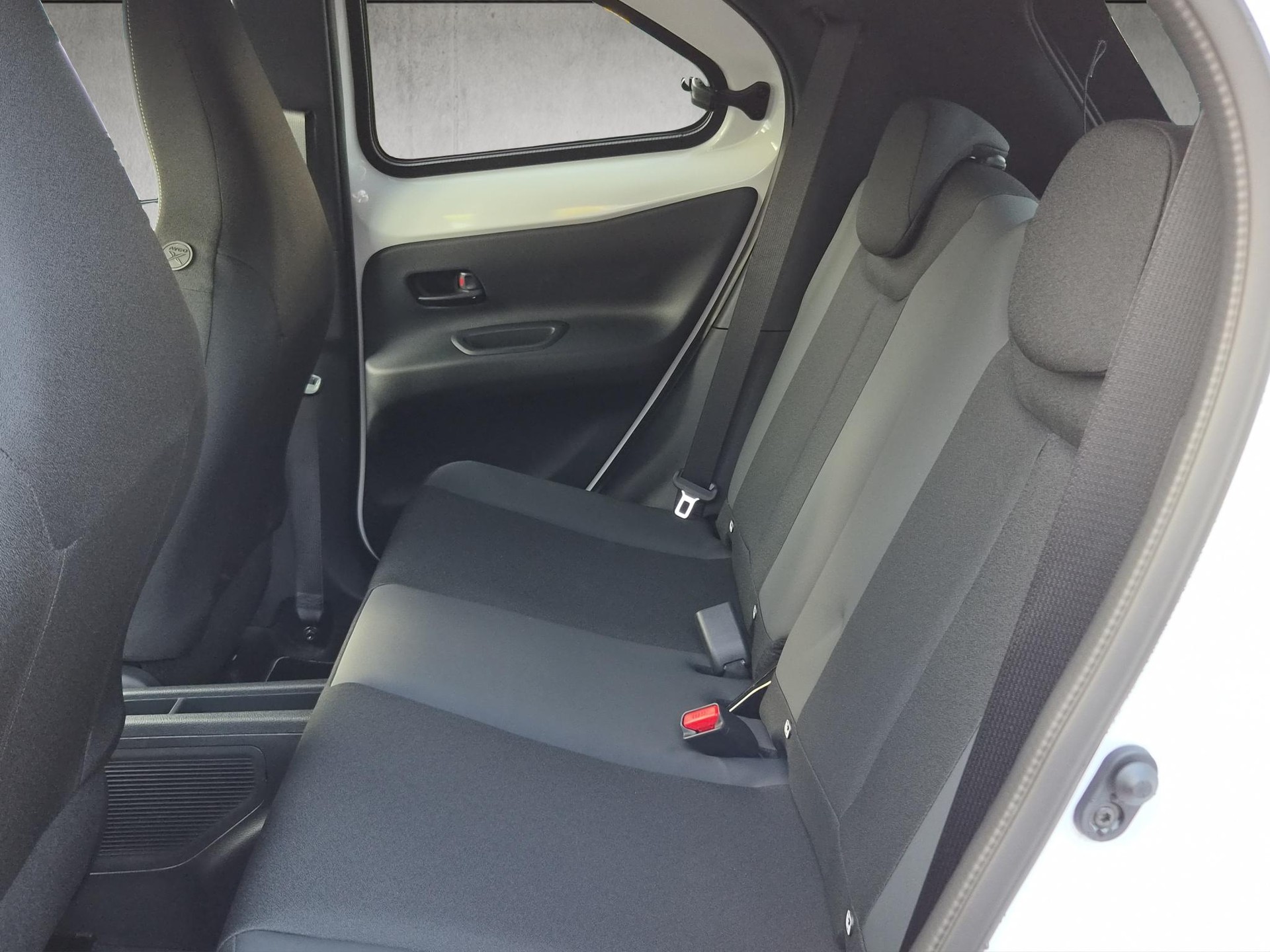 TOYOTA Aygo X 1.5 VVT-i HSD GR Sport-image-12