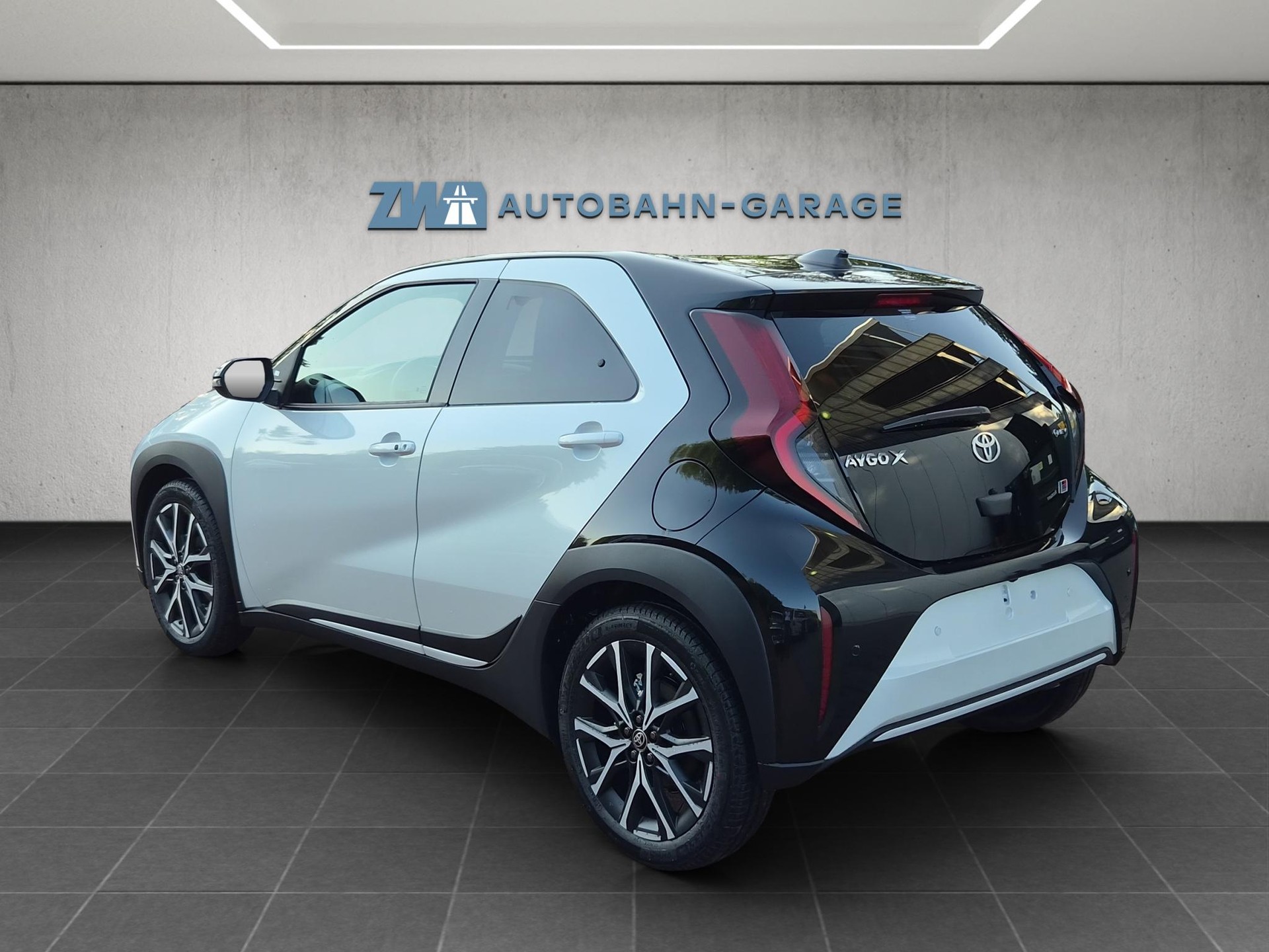 TOYOTA Aygo X 1.5 VVT-i HSD GR Sport-image-2